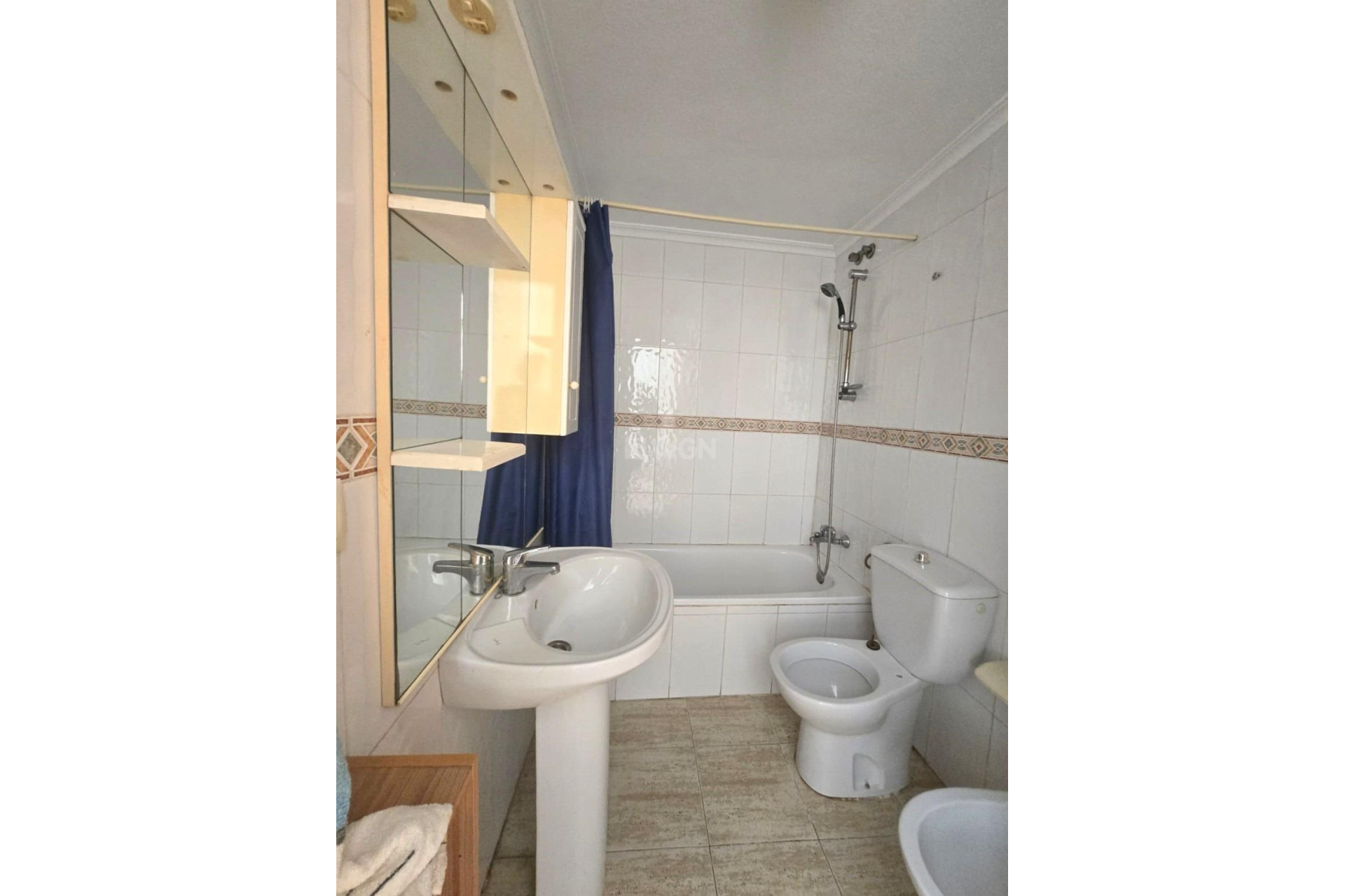 Odsprzedaż - Mieszkanie w bloku - Torrevieja - Playa de los Locos