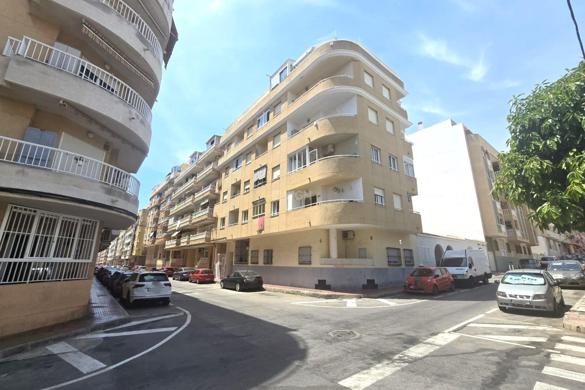 Odsprzedaż - Mieszkanie w bloku - Torrevieja - Playa de los Locos