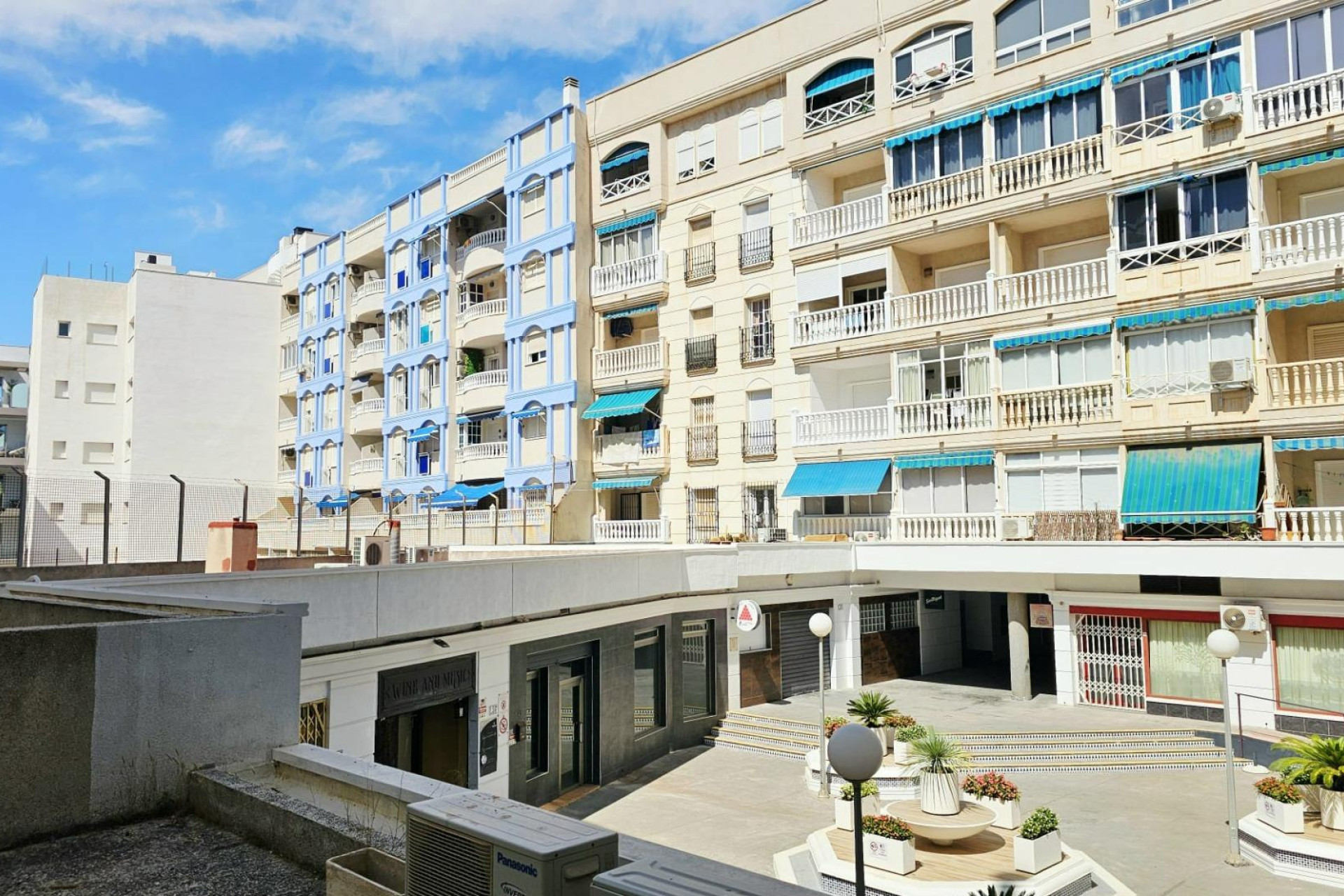 Odsprzedaż - Mieszkanie w bloku - Torrevieja - Playa de los Locos