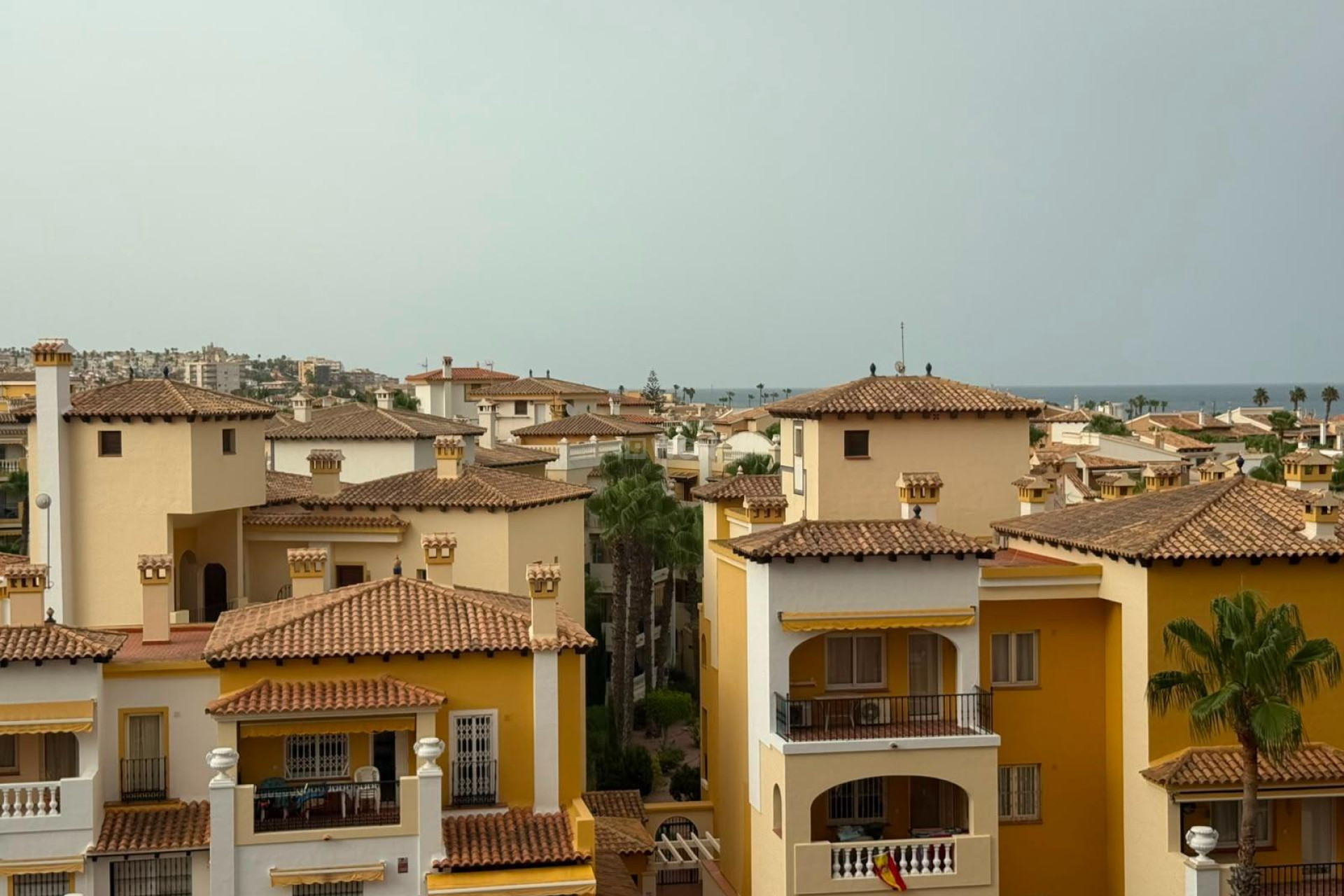 Odsprzedaż - Mieszkanie w bloku - Torrevieja - Playa de los Locos