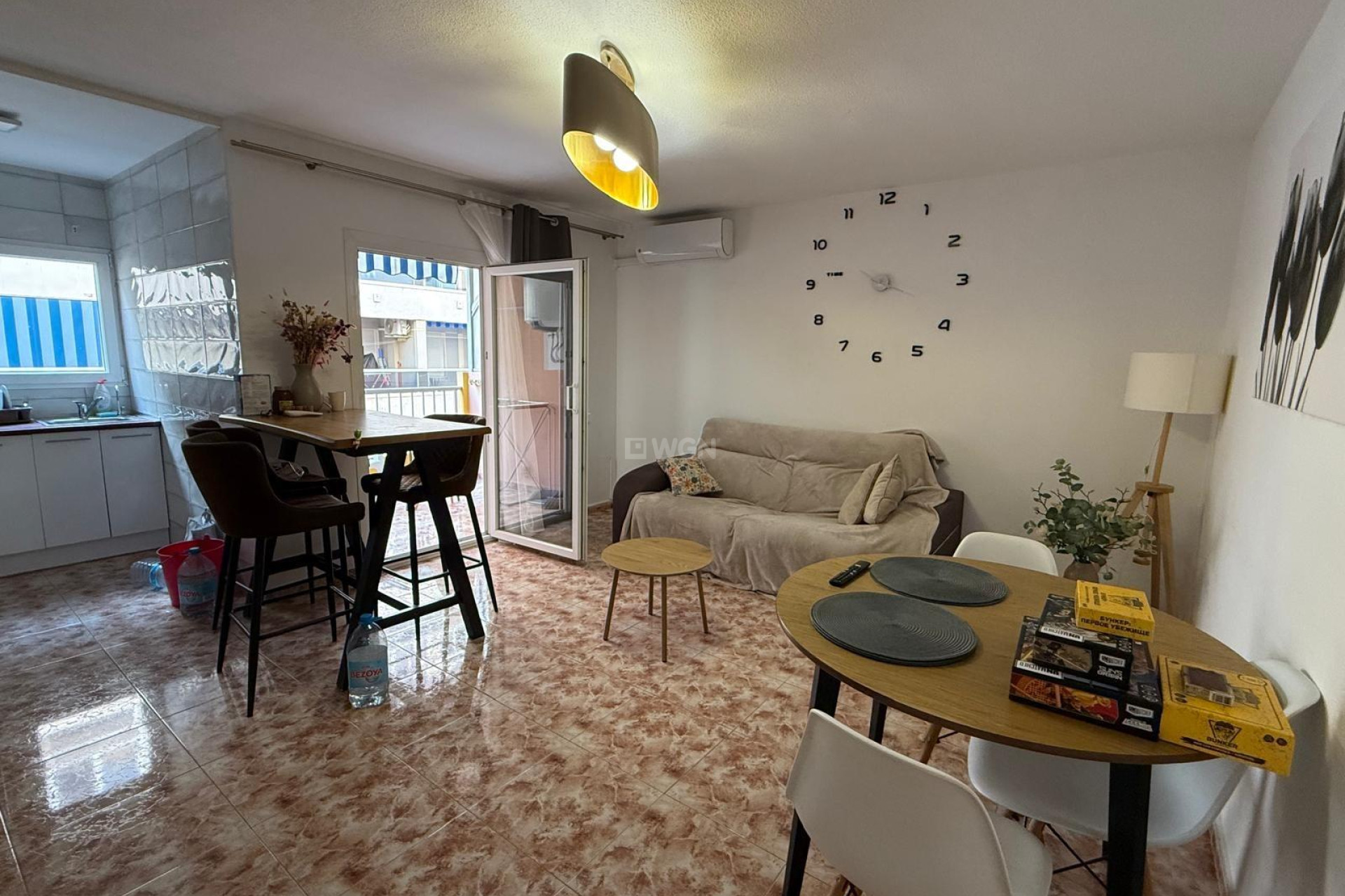 Odsprzedaż - Mieszkanie w bloku - Torrevieja - Playa de los Locos