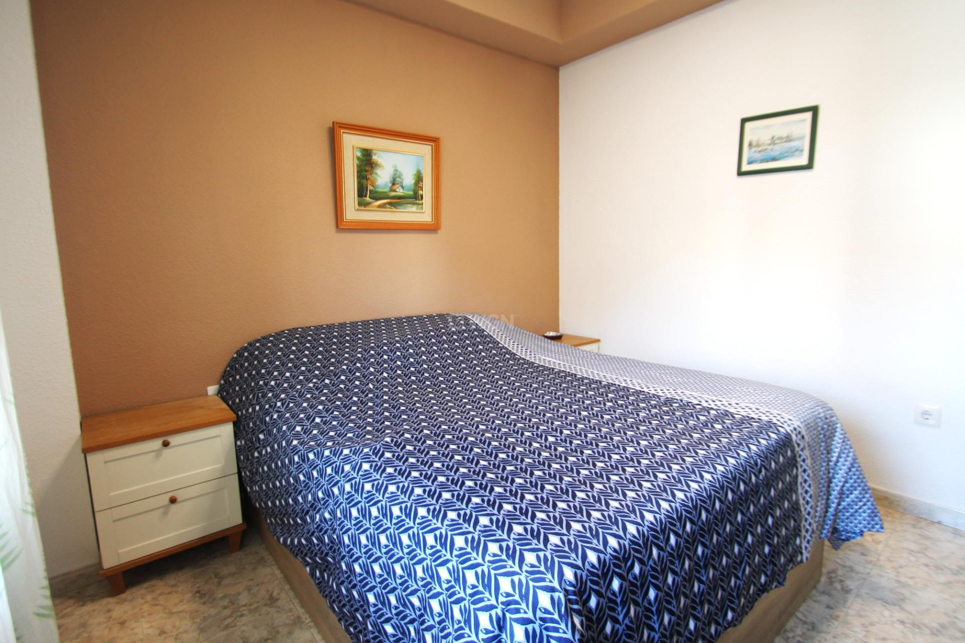 Odsprzedaż - Mieszkanie w bloku - Torrevieja - Playa De Los Naufragos