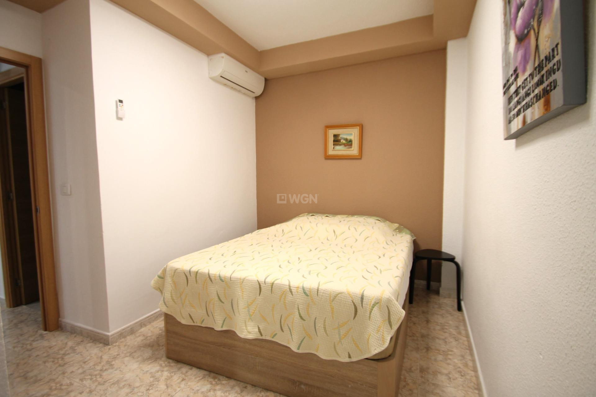 Odsprzedaż - Mieszkanie w bloku - Torrevieja - Playa De Los Naufragos