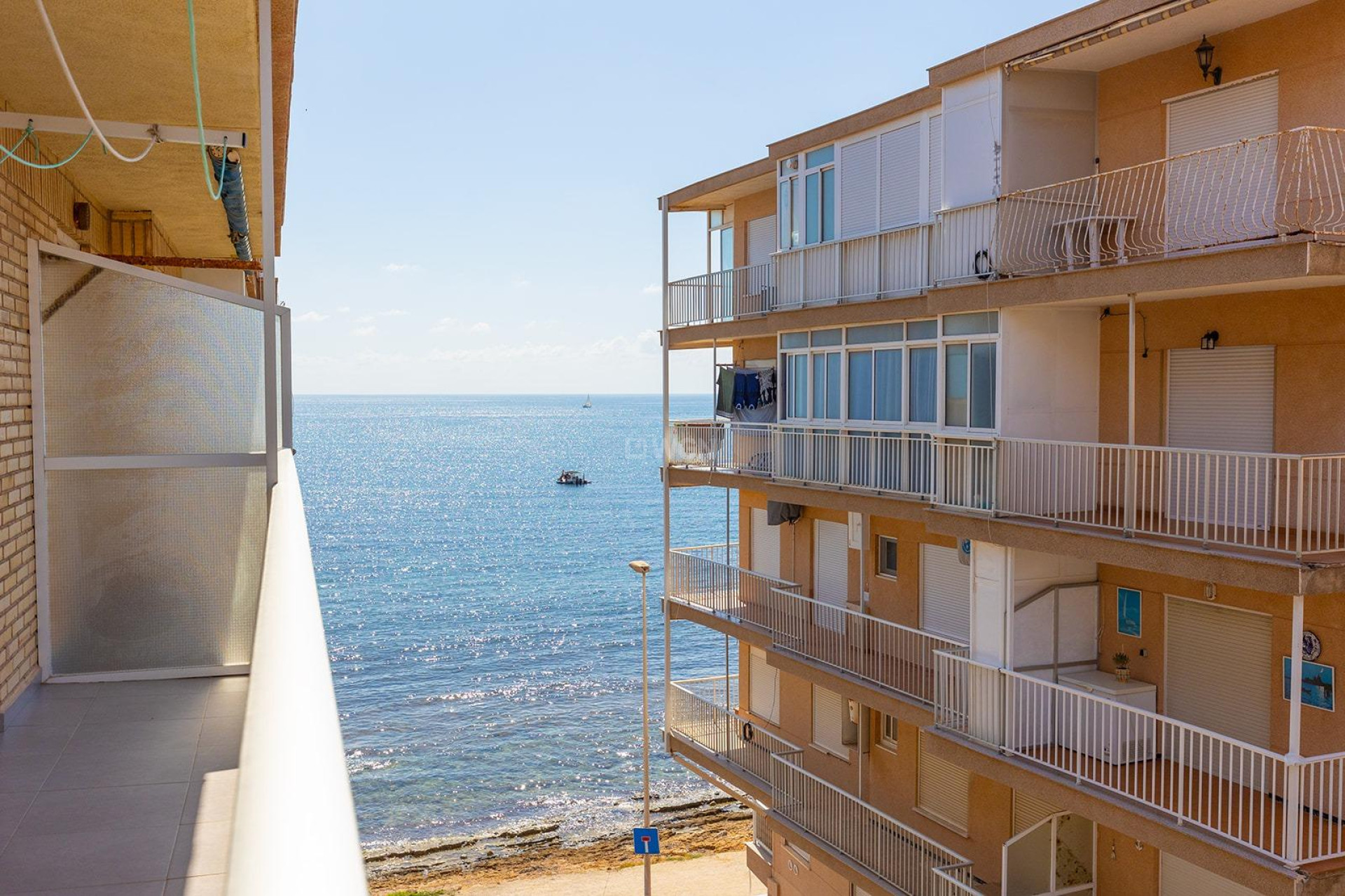 Odsprzedaż - Mieszkanie w bloku - Torrevieja - Playa De Los Naufragos