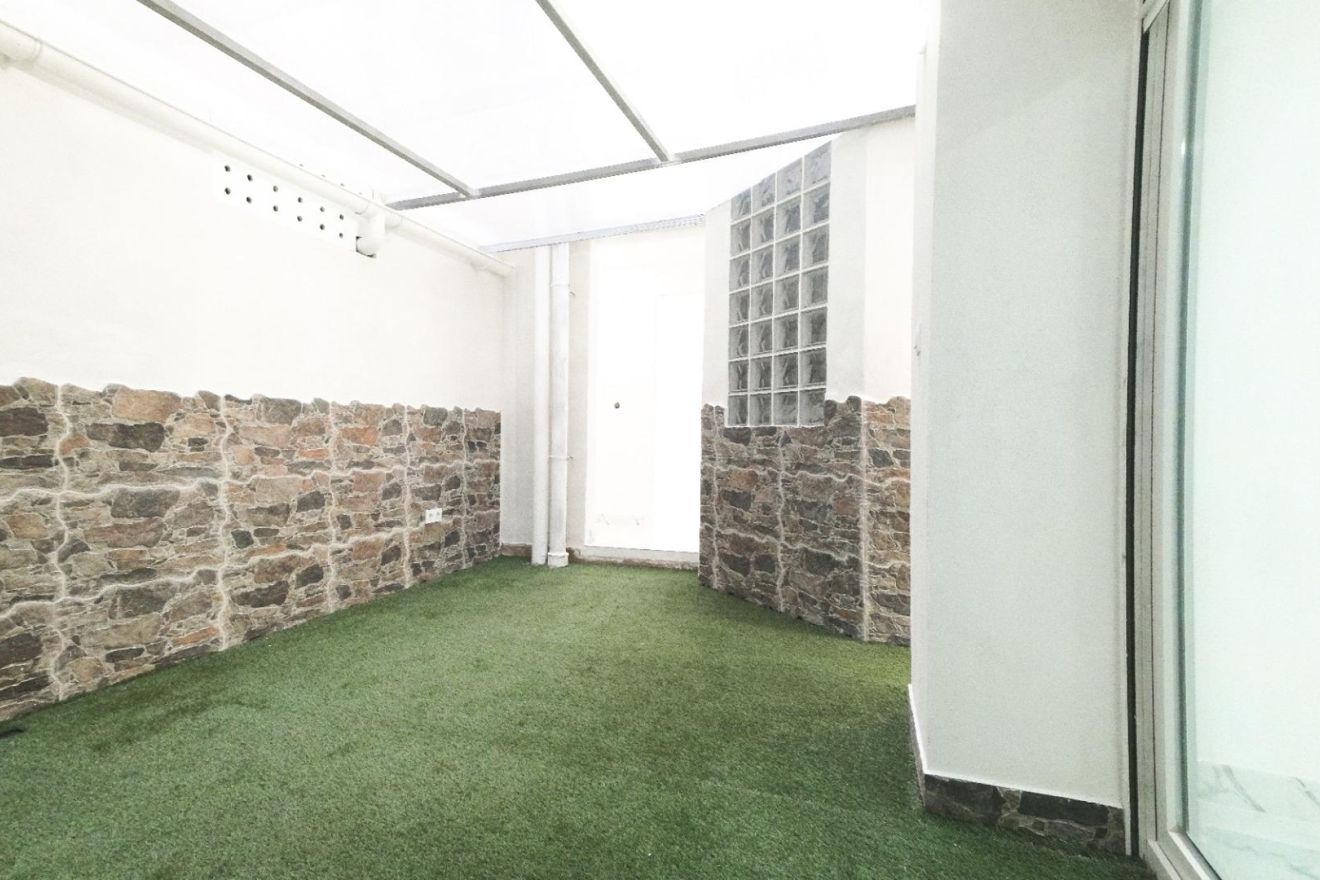 Odsprzedaż - Mieszkanie w bloku - Torrevieja - Playa De Los Naufragos