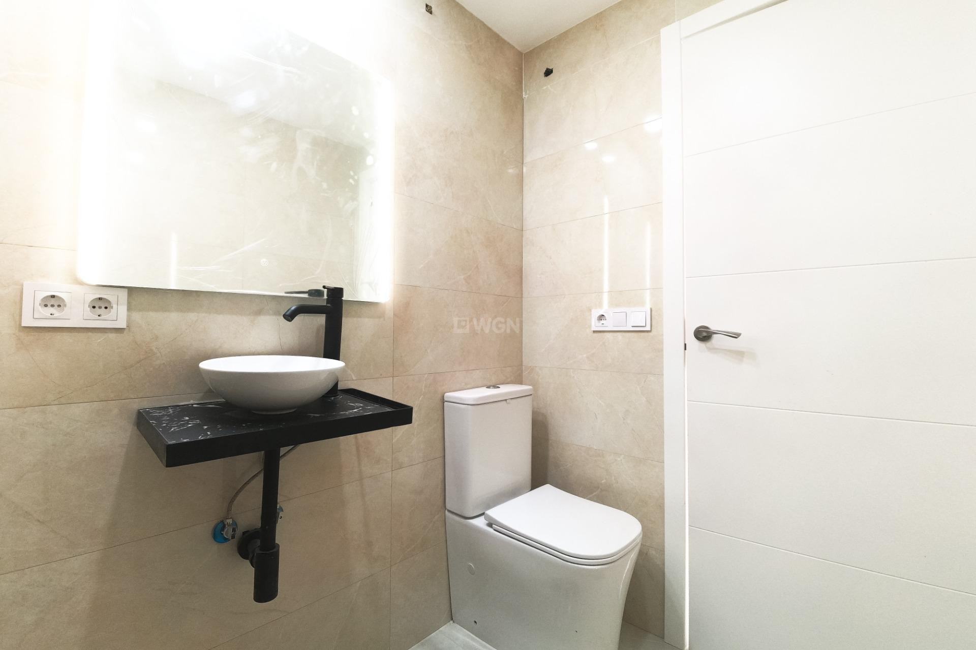 Odsprzedaż - Mieszkanie w bloku - Torrevieja - Playa De Los Naufragos