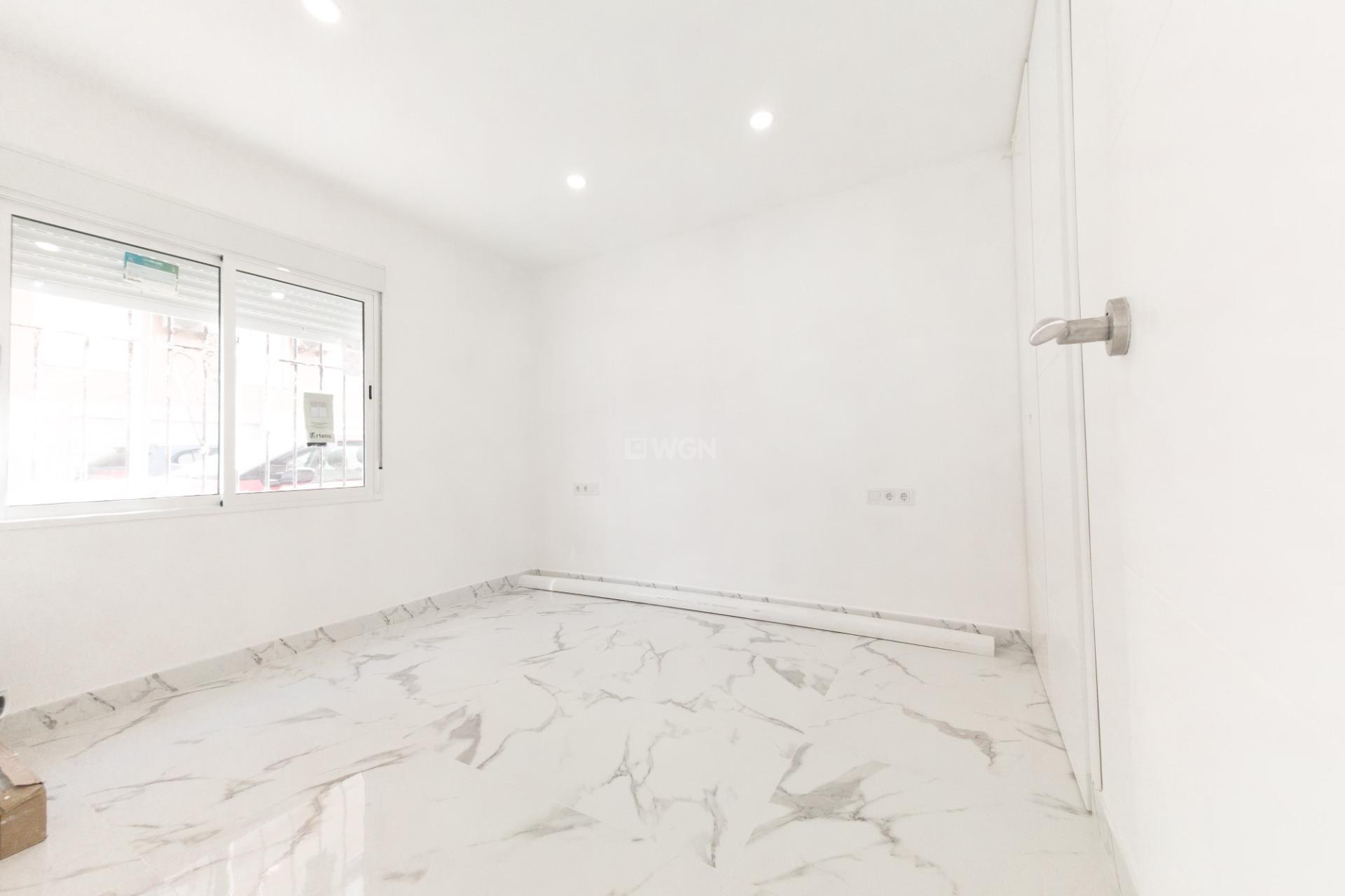 Odsprzedaż - Mieszkanie w bloku - Torrevieja - Playa De Los Naufragos