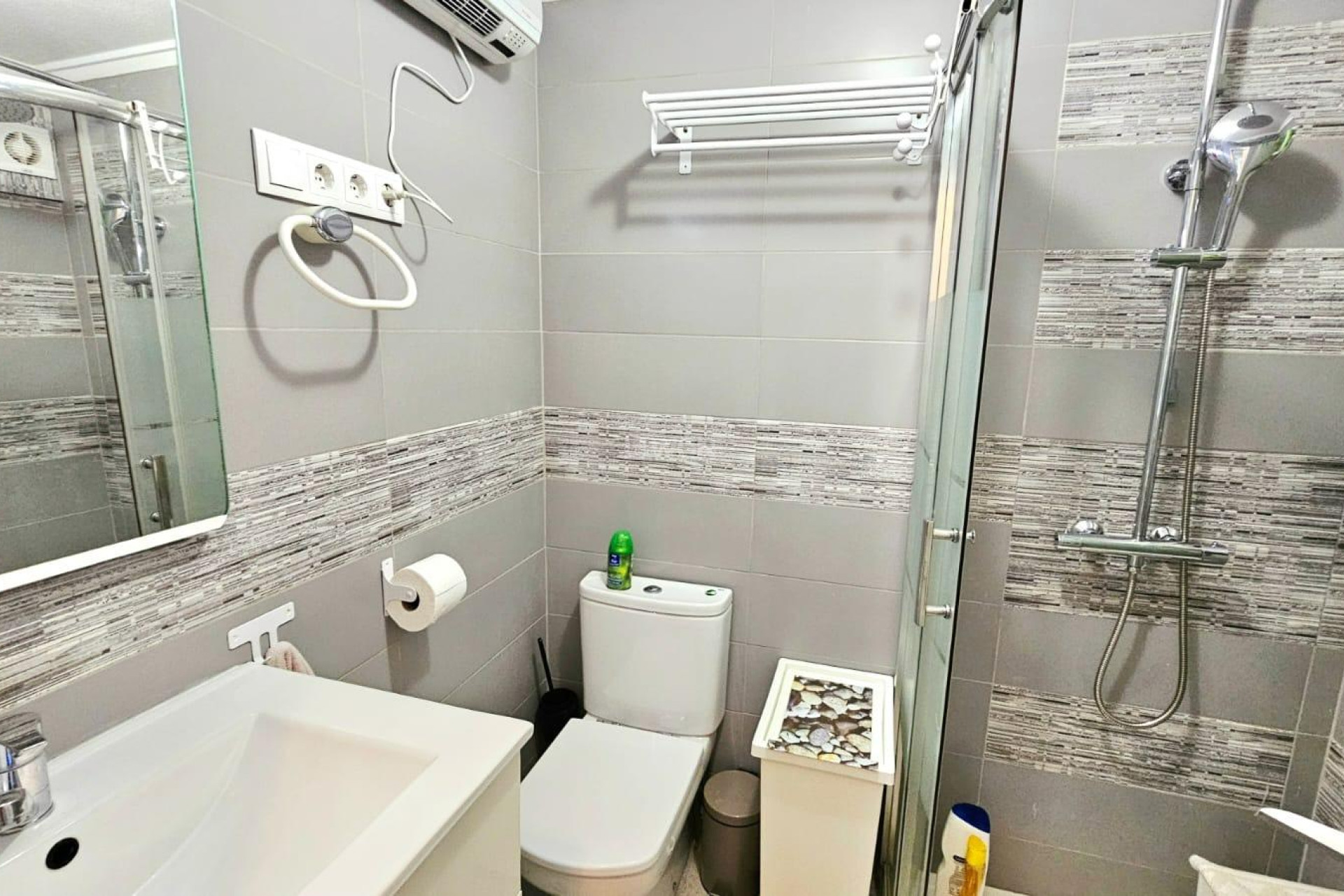 Odsprzedaż - Mieszkanie w bloku - Torrevieja - Playa De Los Naufragos