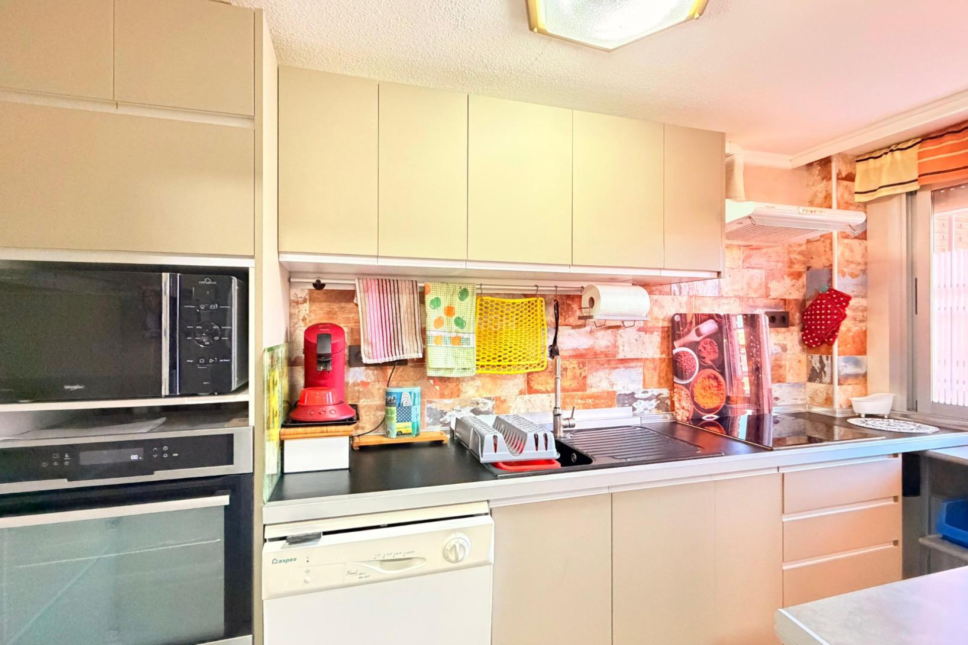 Odsprzedaż - Mieszkanie w bloku - Torrevieja - Playa De Los Naufragos