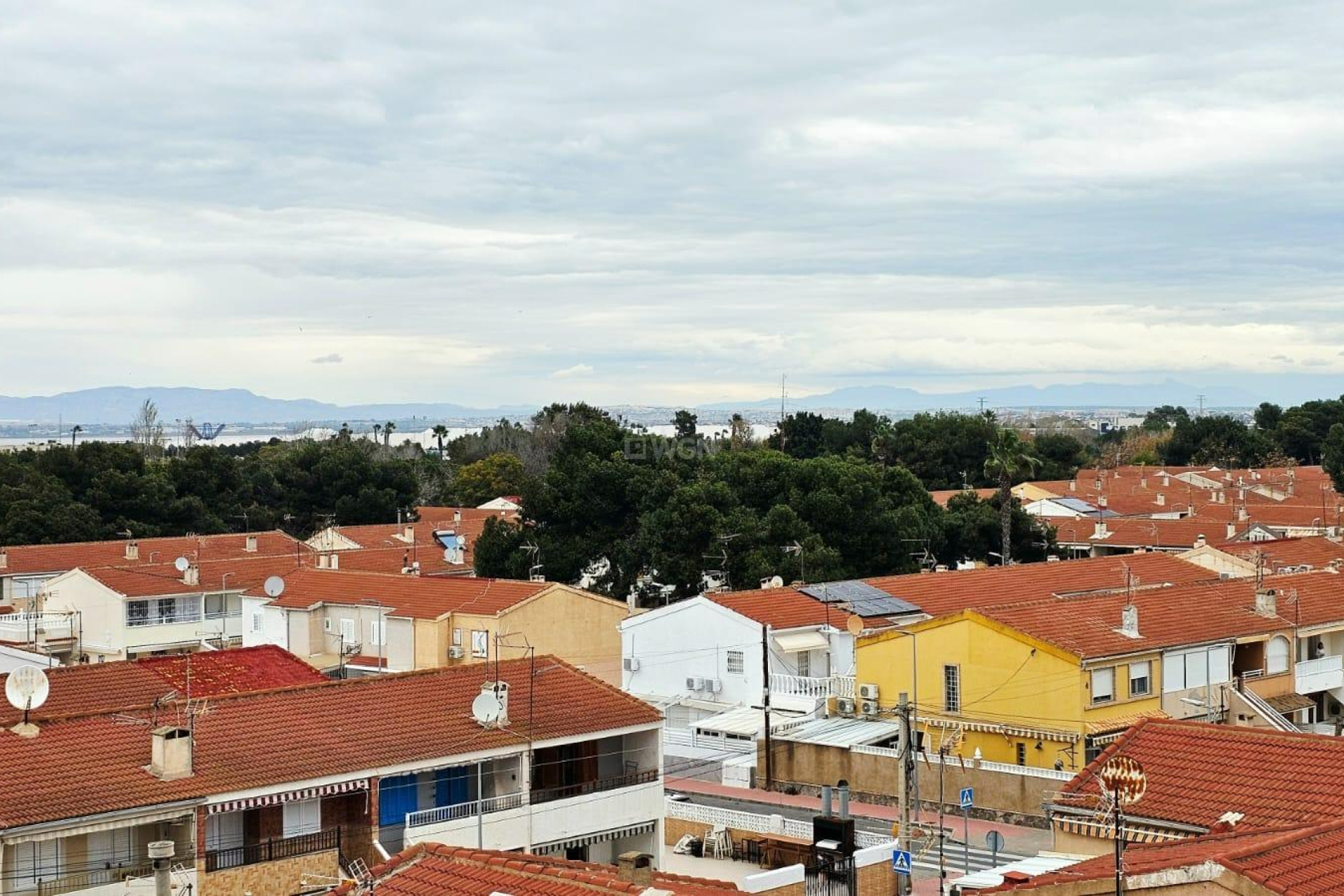 Odsprzedaż - Mieszkanie w bloku - Torrevieja - Playa De Los Naufragos