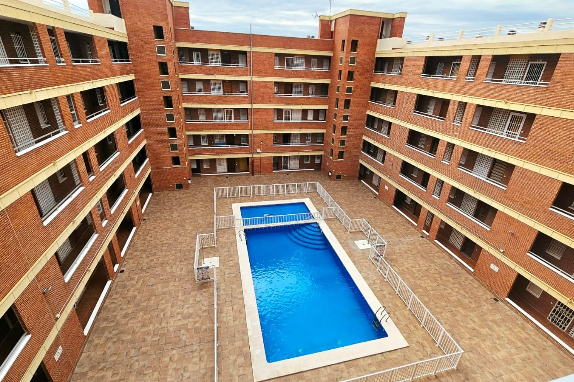 Odsprzedaż - Mieszkanie w bloku - Torrevieja - Playa De Los Naufragos