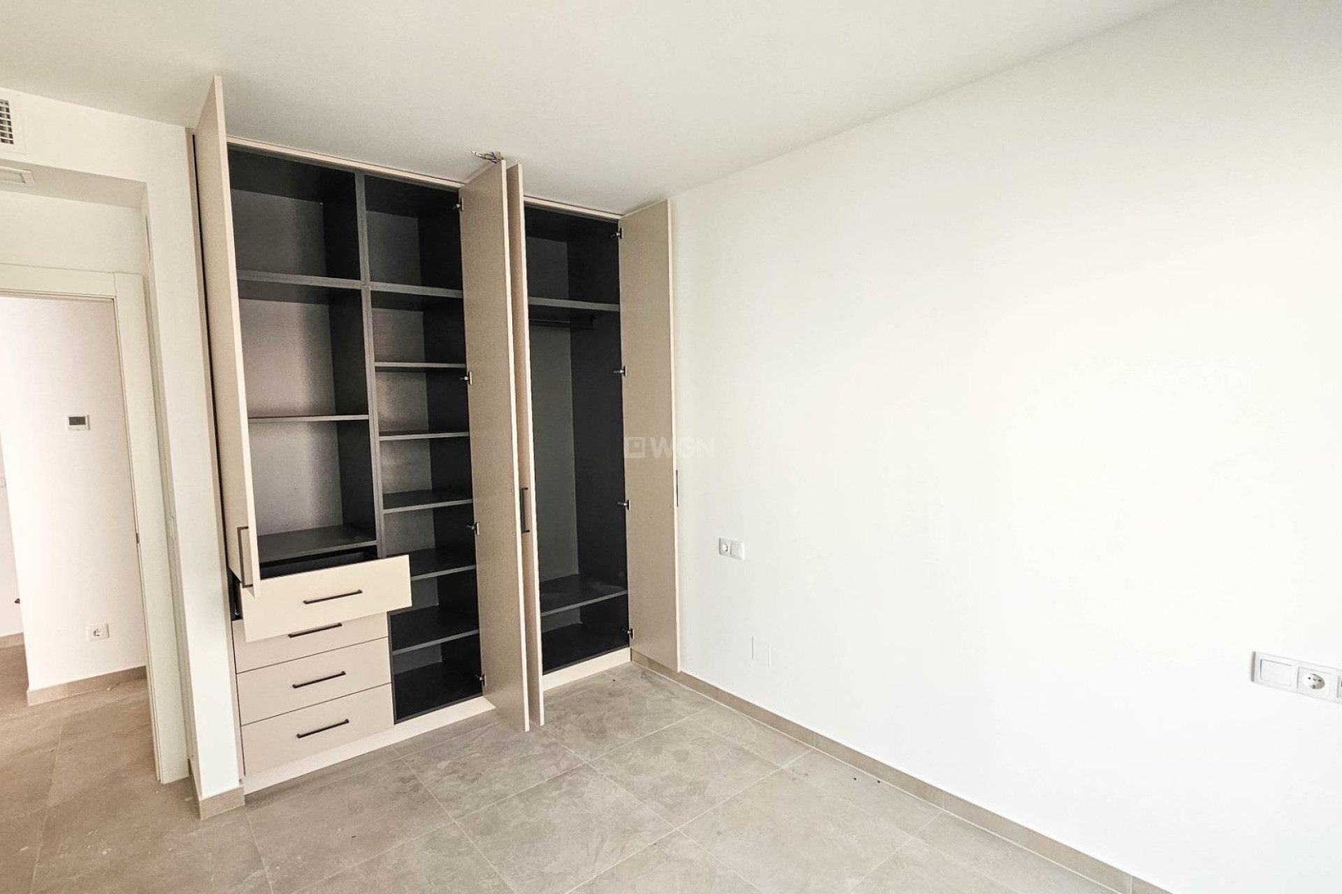 Odsprzedaż - Mieszkanie w bloku - Torrevieja - Playa del Cura