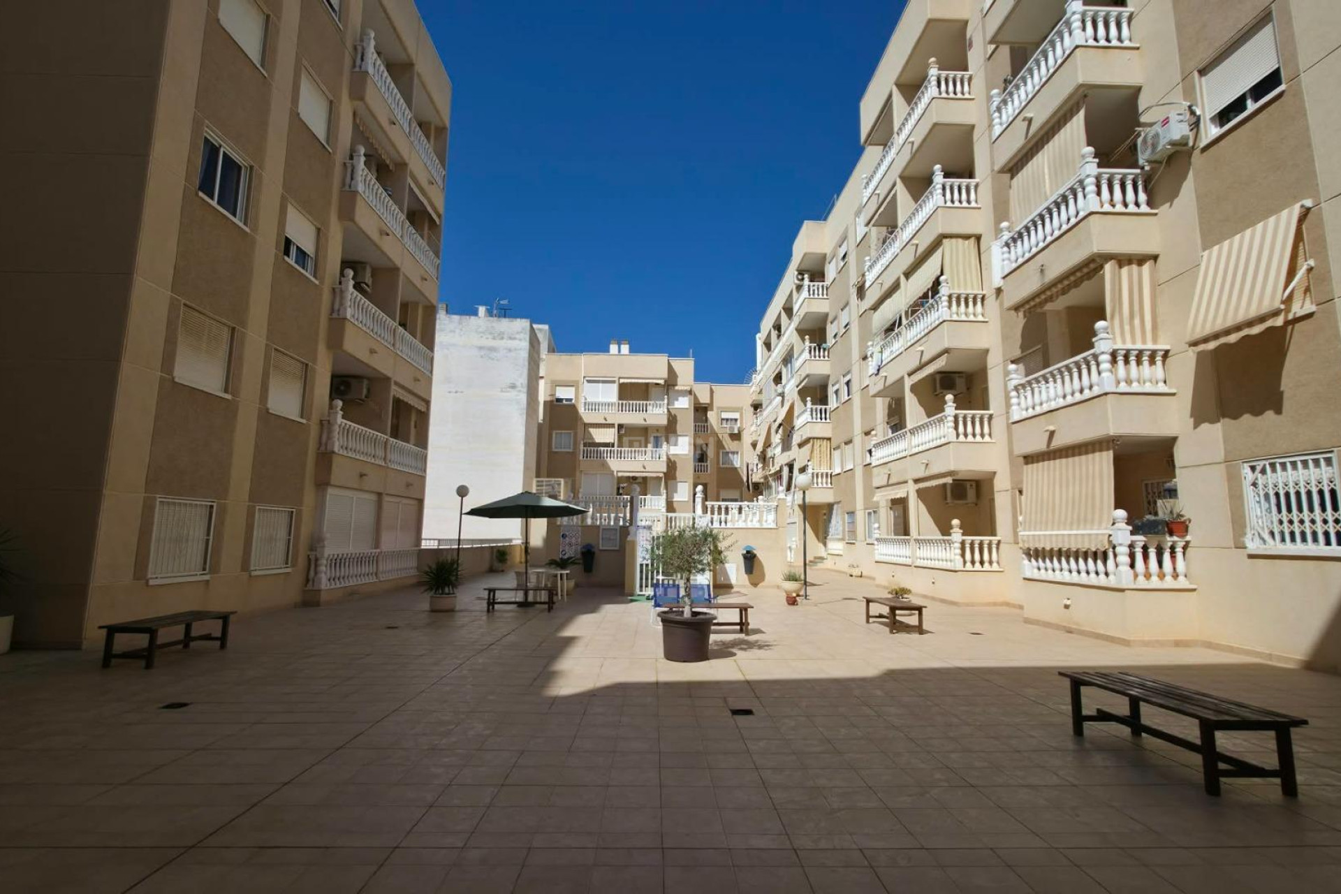 Odsprzedaż - Mieszkanie w bloku - Torrevieja - Playa del Cura