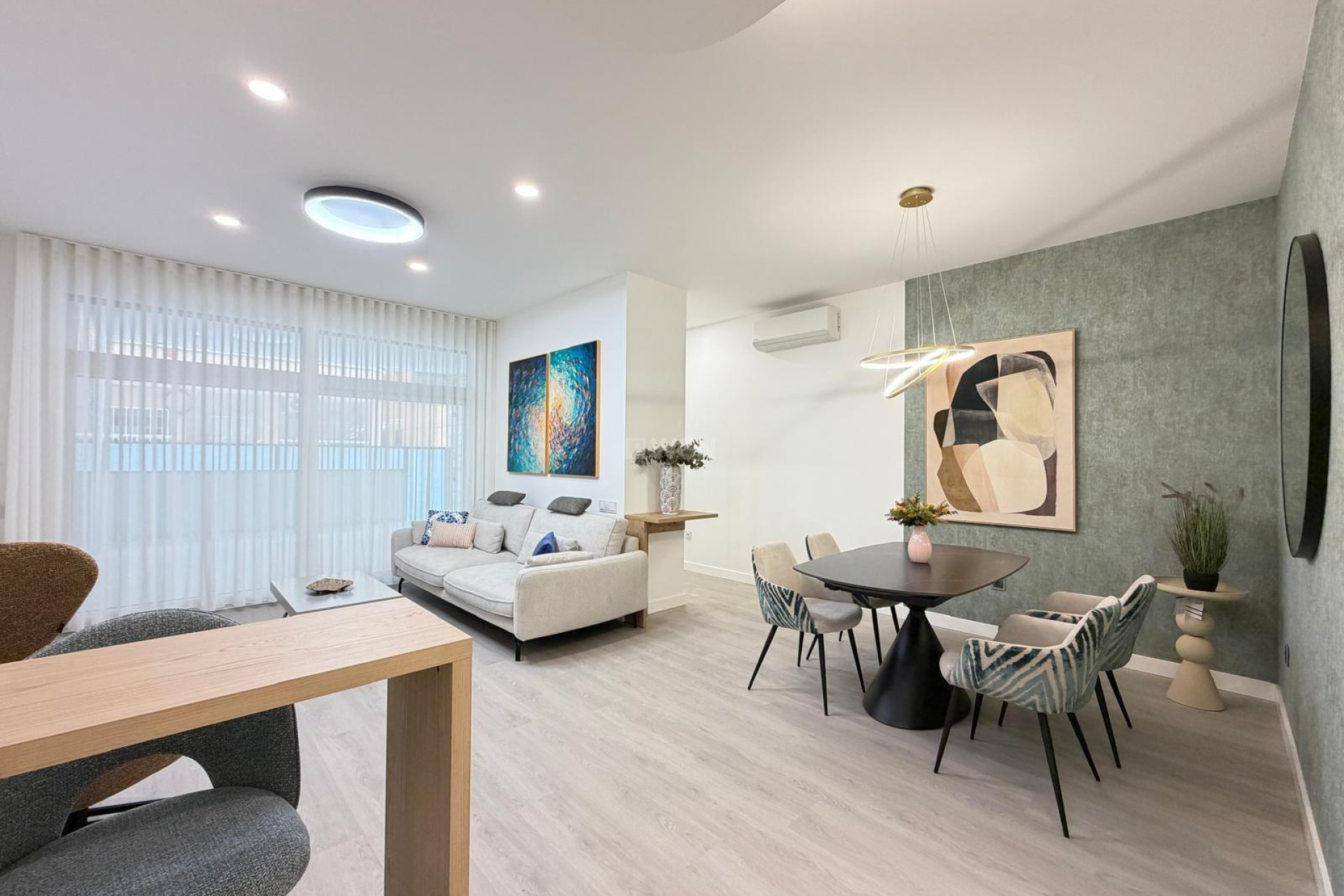 Odsprzedaż - Mieszkanie w bloku - Torrevieja - Playa del Cura