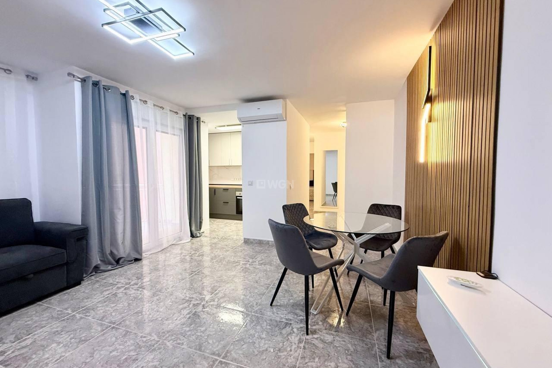 Odsprzedaż - Mieszkanie w bloku - Torrevieja - Playa del Cura
