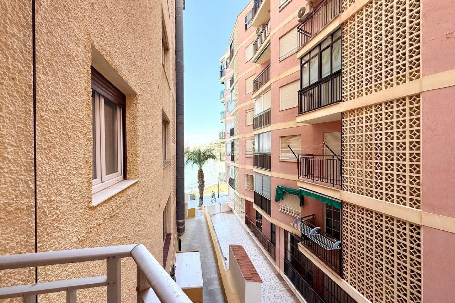 Odsprzedaż - Mieszkanie w bloku - Torrevieja - Playa del Cura