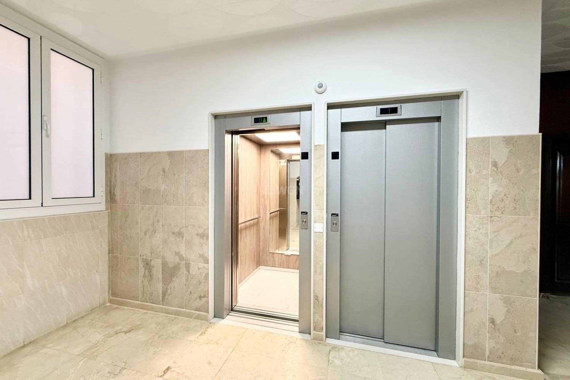 Odsprzedaż - Mieszkanie w bloku - Torrevieja - Playa del Cura
