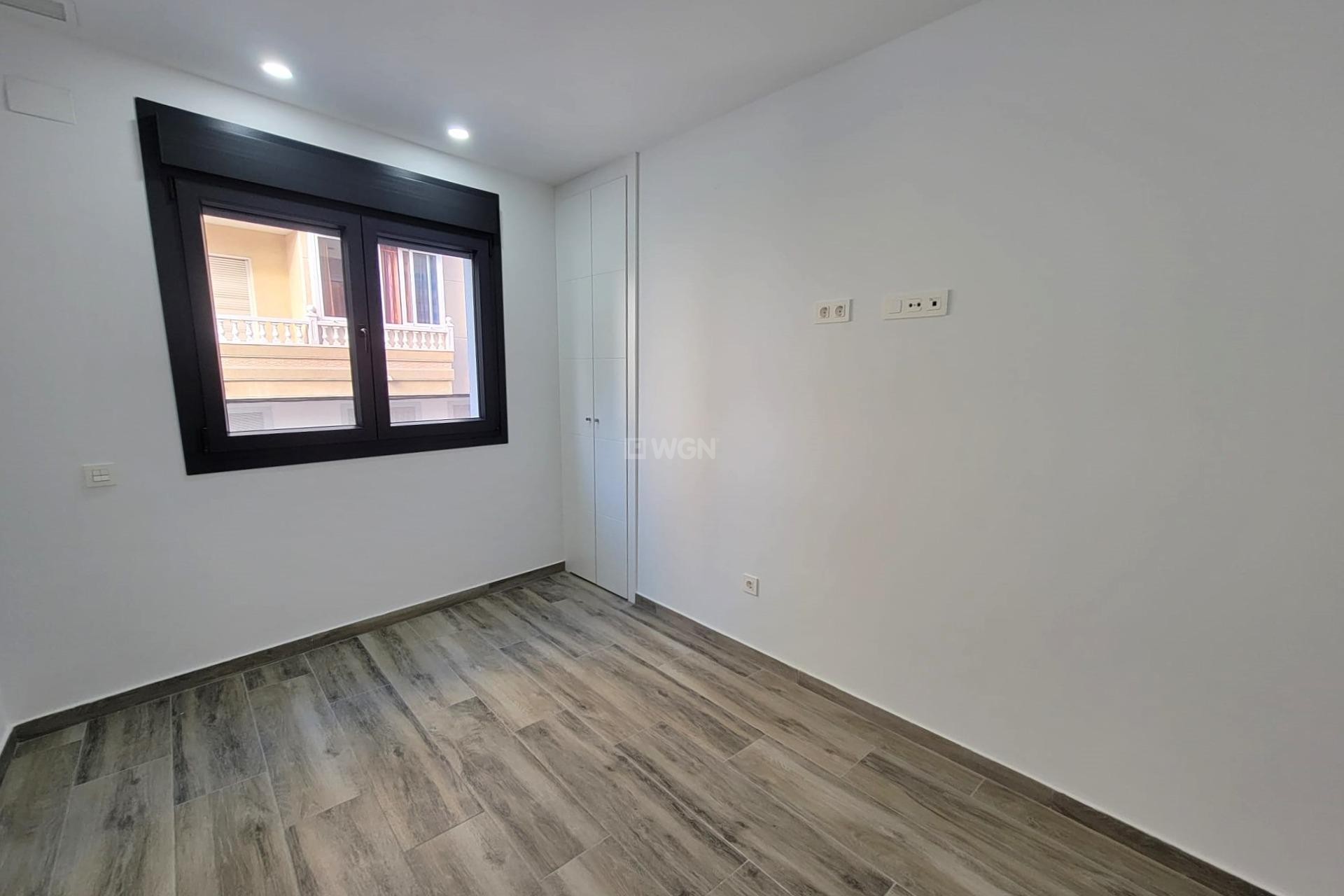 Odsprzedaż - Mieszkanie w bloku - Torrevieja - Playa del Cura