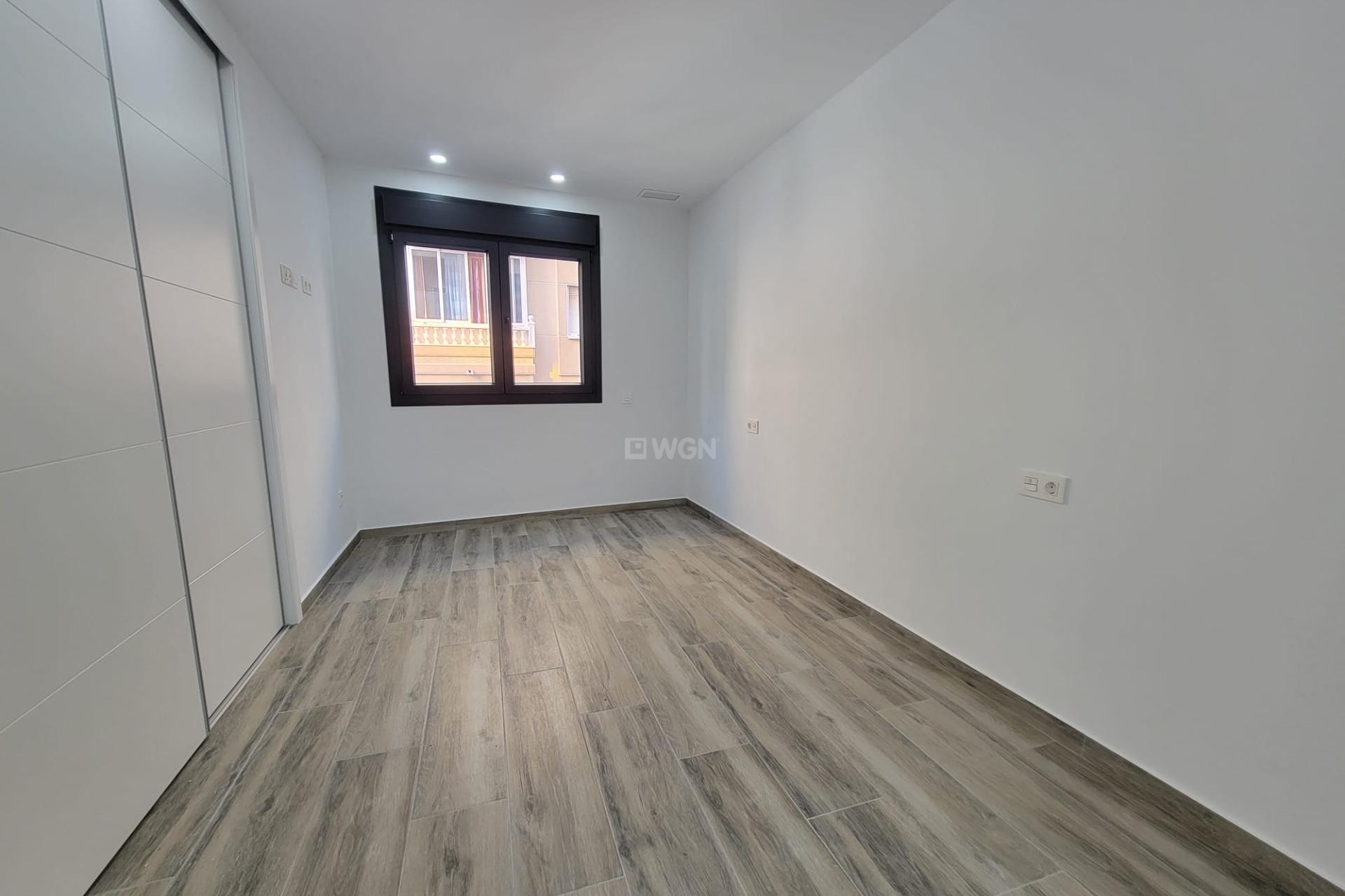 Odsprzedaż - Mieszkanie w bloku - Torrevieja - Playa del Cura