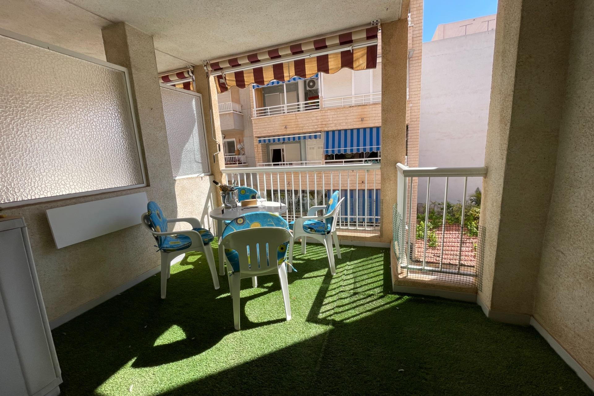 Odsprzedaż - Mieszkanie w bloku - Torrevieja - Playa del Cura