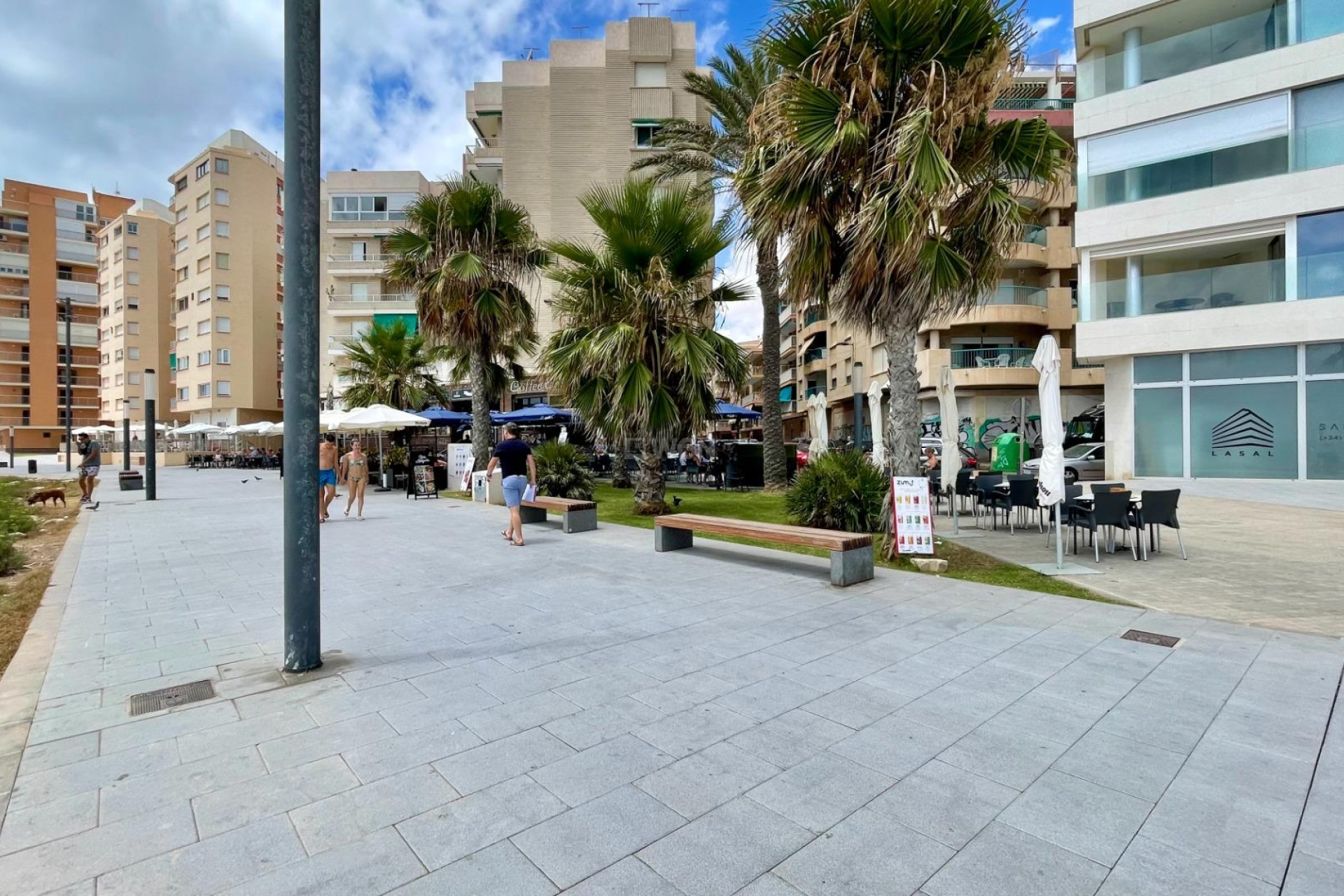 Odsprzedaż - Mieszkanie w bloku - Torrevieja - Playa del Cura