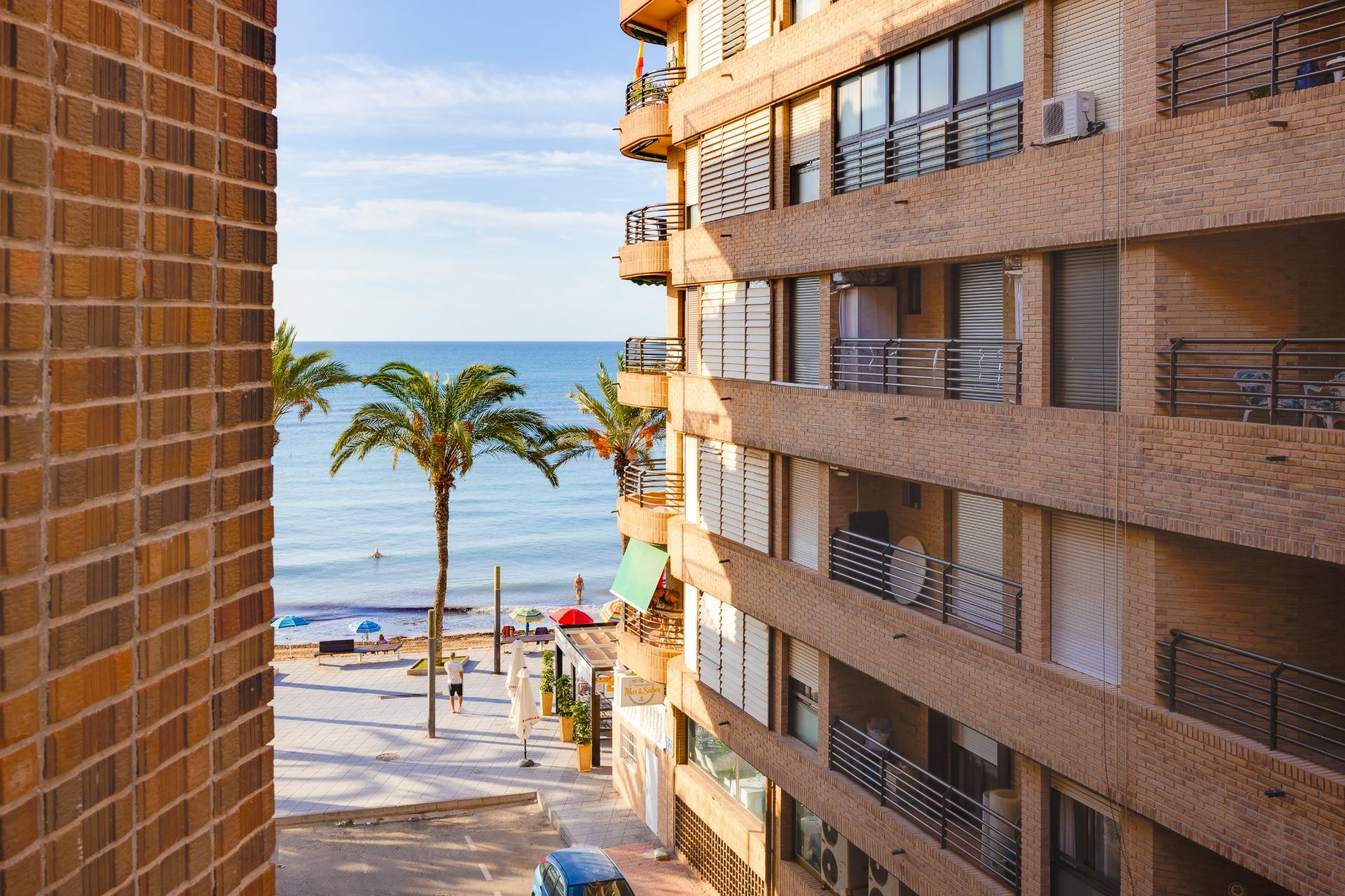 Odsprzedaż - Mieszkanie w bloku - Torrevieja - Playa del Cura