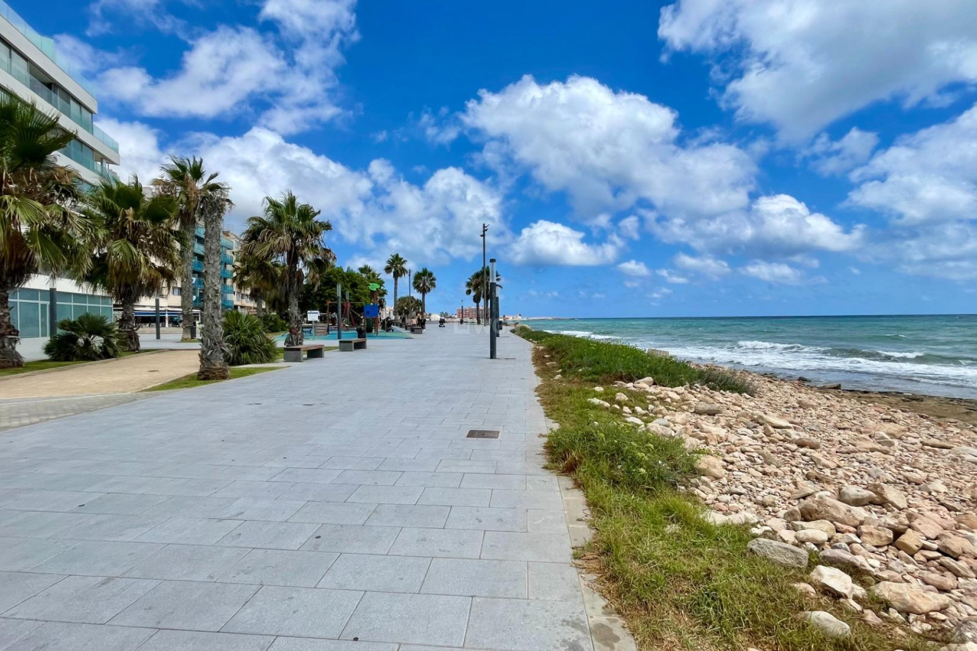 Odsprzedaż - Mieszkanie w bloku - Torrevieja - Playa del Cura