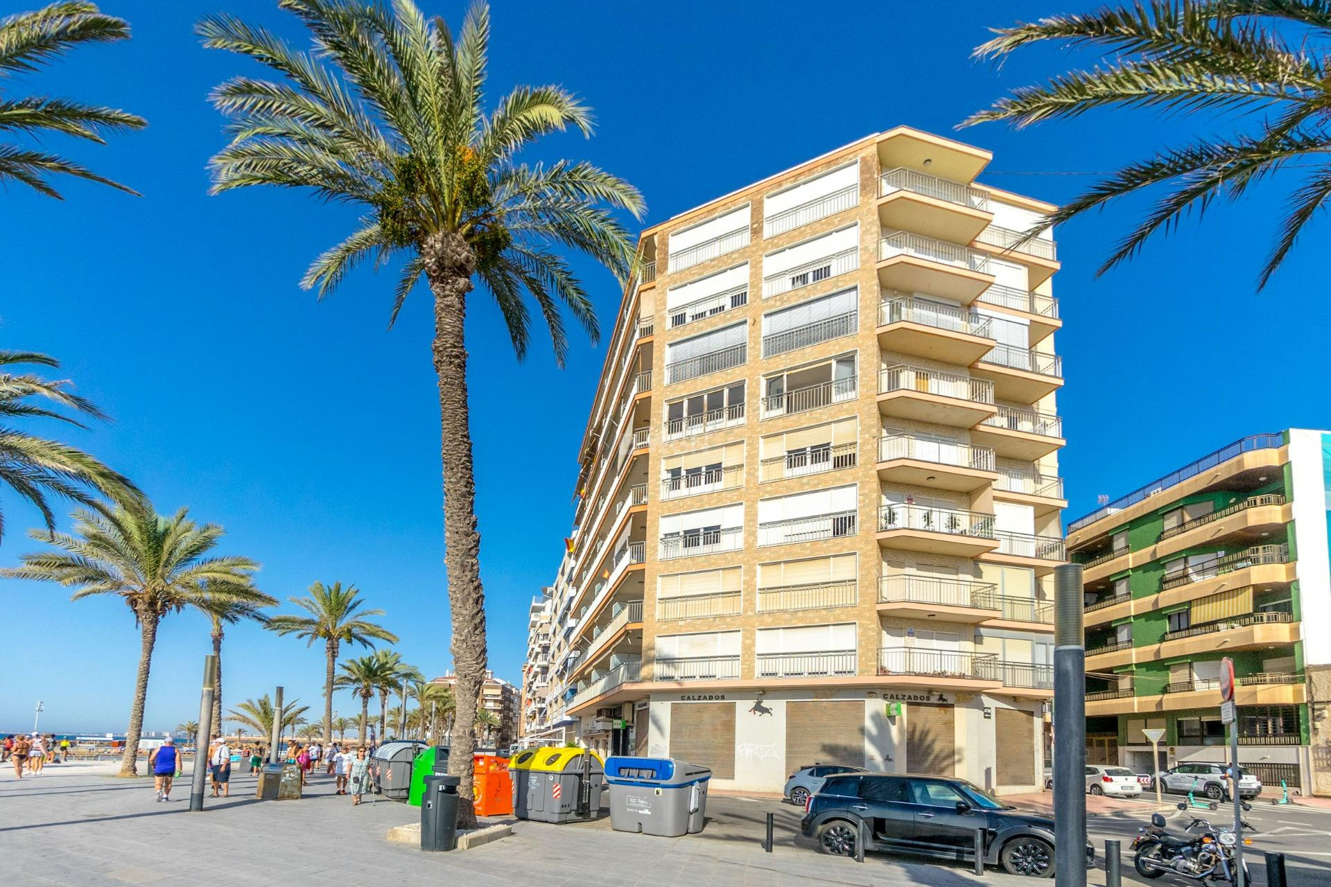 Odsprzedaż - Mieszkanie w bloku - Torrevieja - Playa del Cura