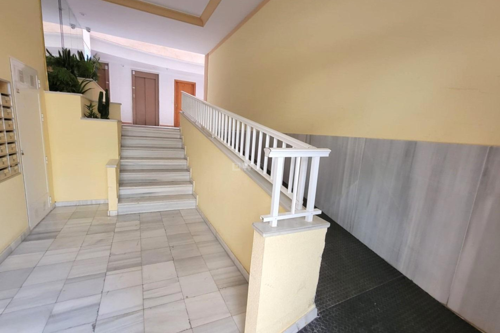 Odsprzedaż - Mieszkanie w bloku - Torrevieja - Playa del Cura