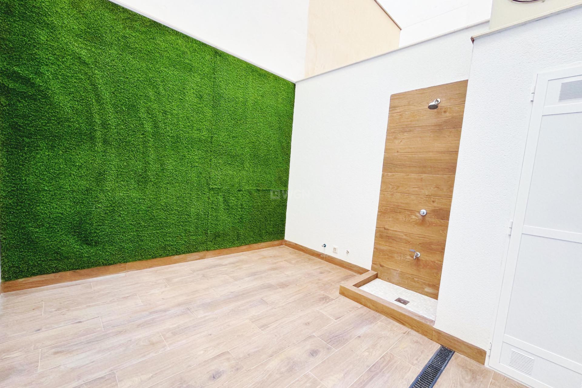 Odsprzedaż - Mieszkanie w bloku - Torrevieja - Playa del Cura