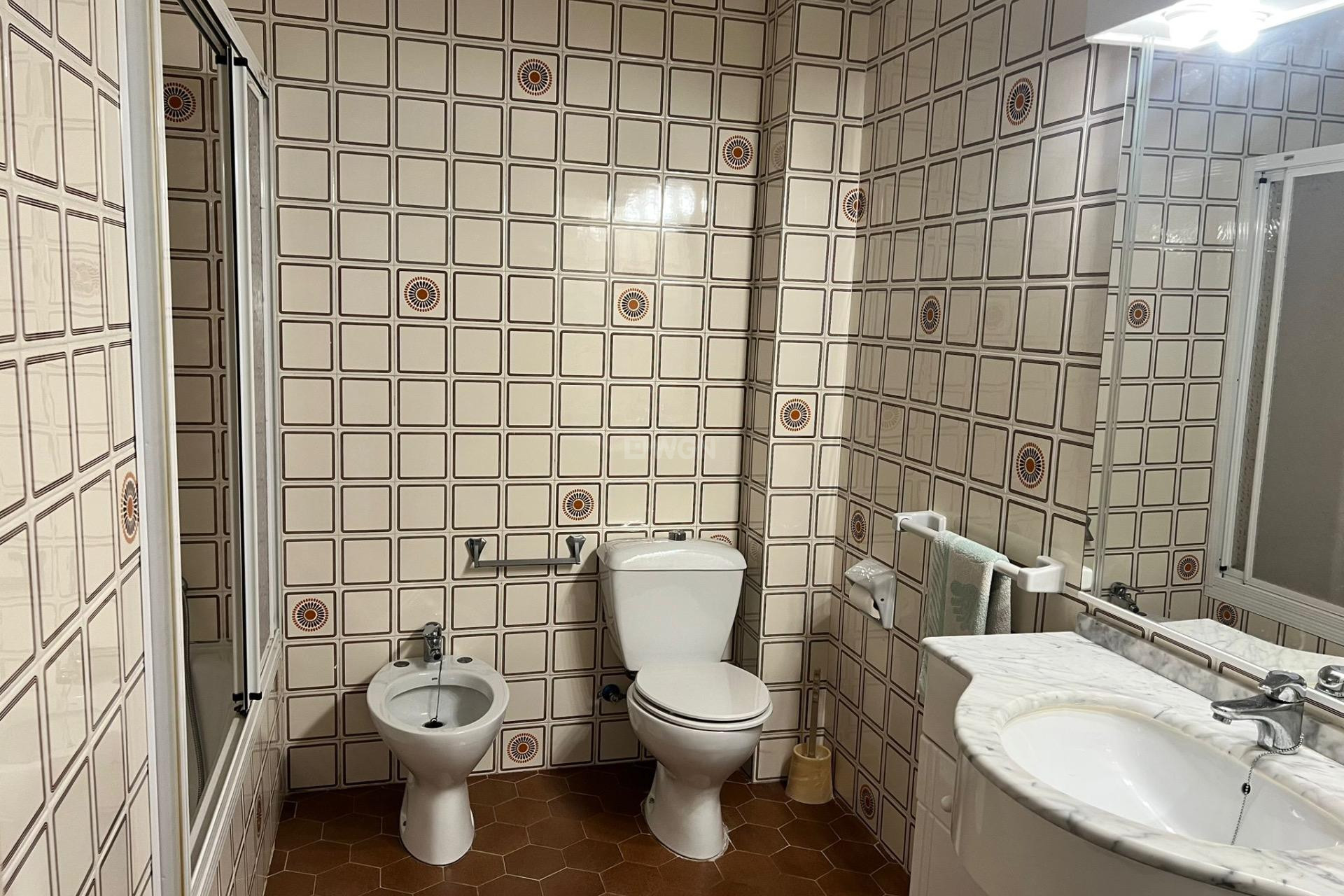 Odsprzedaż - Mieszkanie w bloku - Torrevieja - Playa del Cura