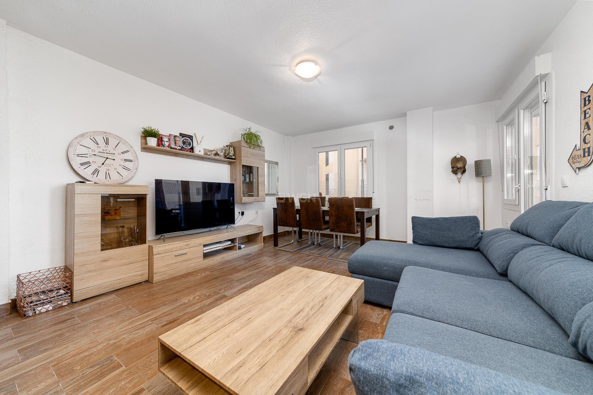 Odsprzedaż - Mieszkanie w bloku - Torrevieja - Playa del Cura