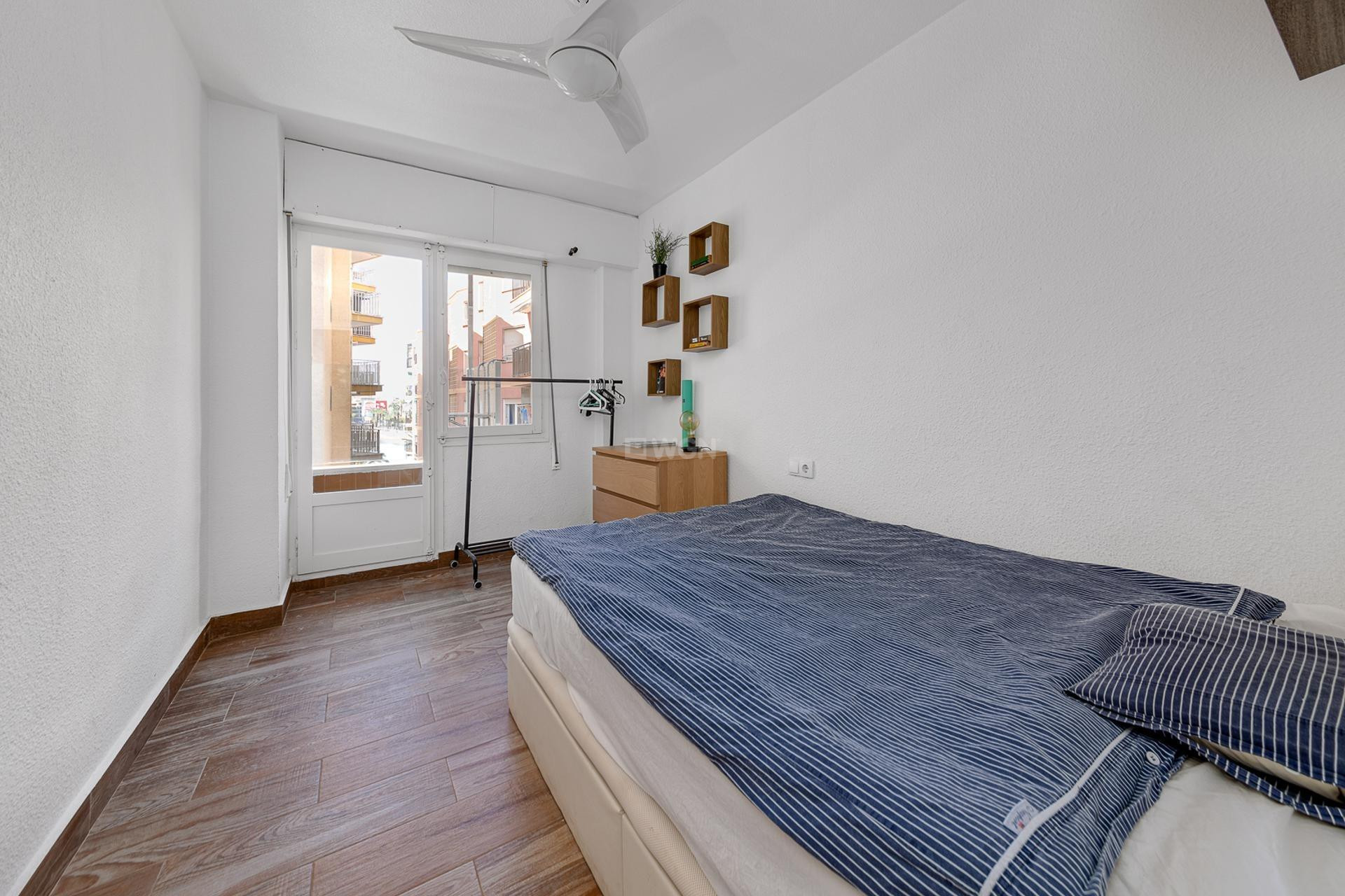 Odsprzedaż - Mieszkanie w bloku - Torrevieja - Playa del Cura