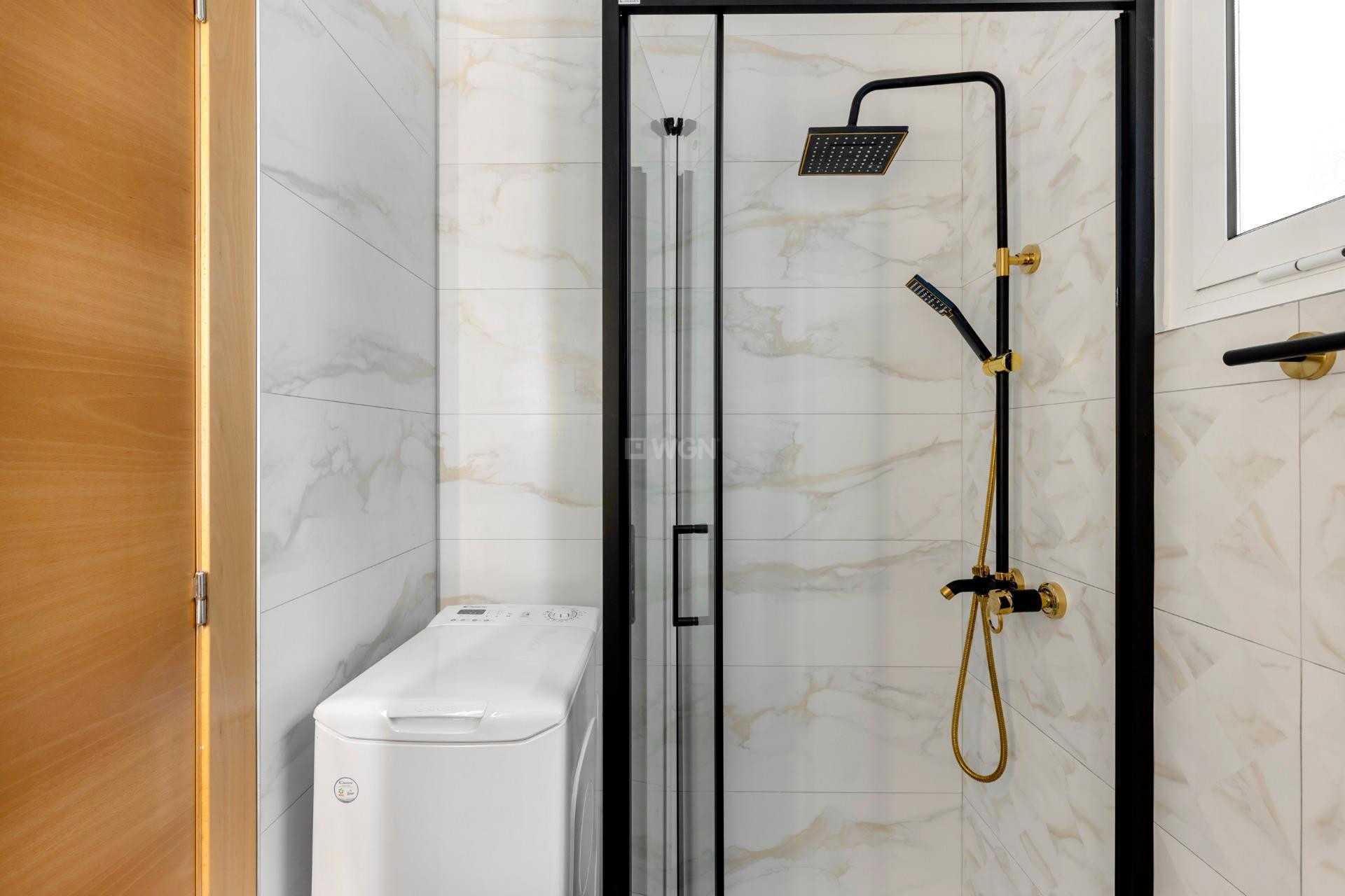 Odsprzedaż - Mieszkanie w bloku - Torrevieja - Playa del Cura