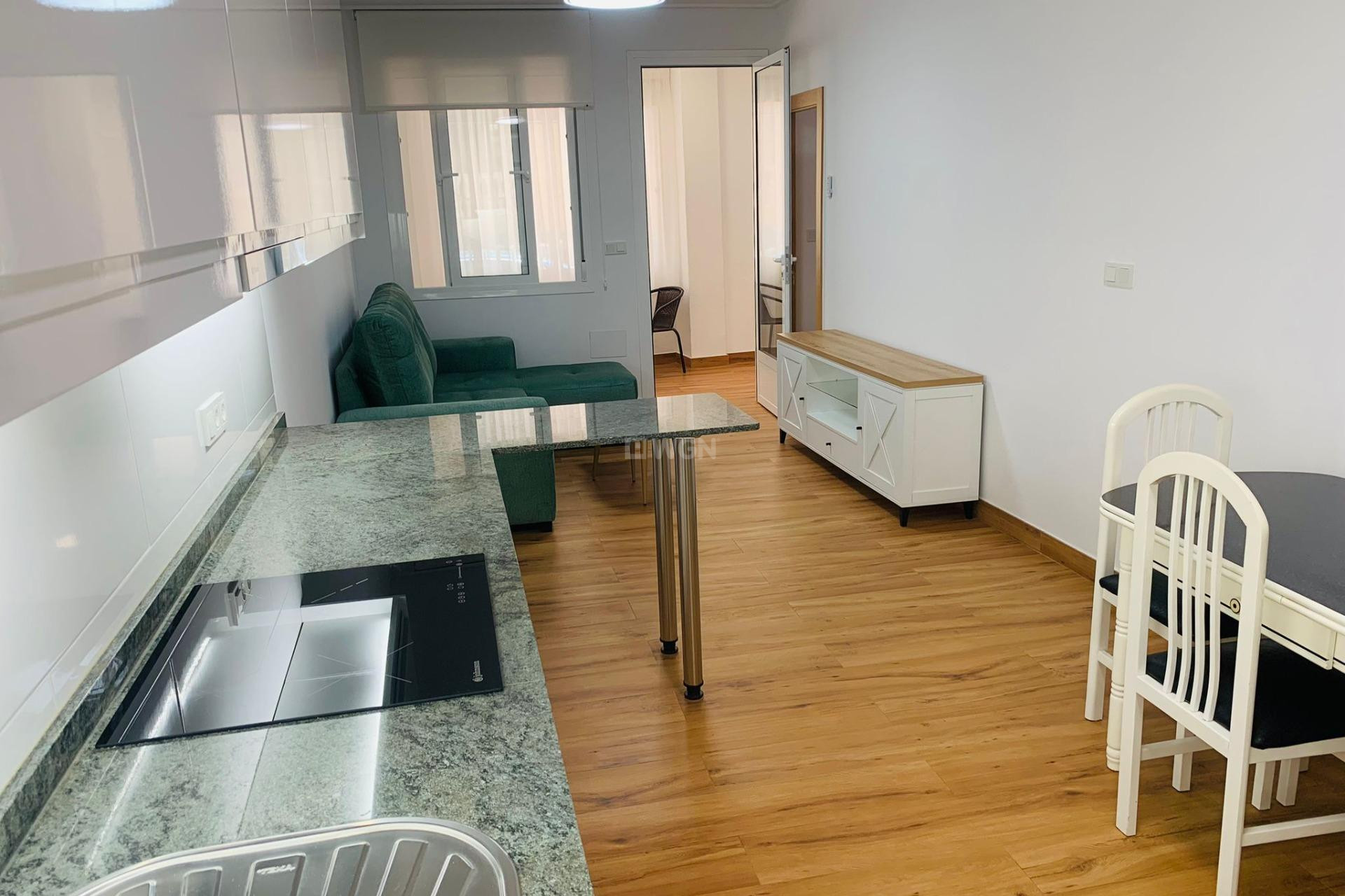 Odsprzedaż - Mieszkanie w bloku - Torrevieja - Playa del Cura