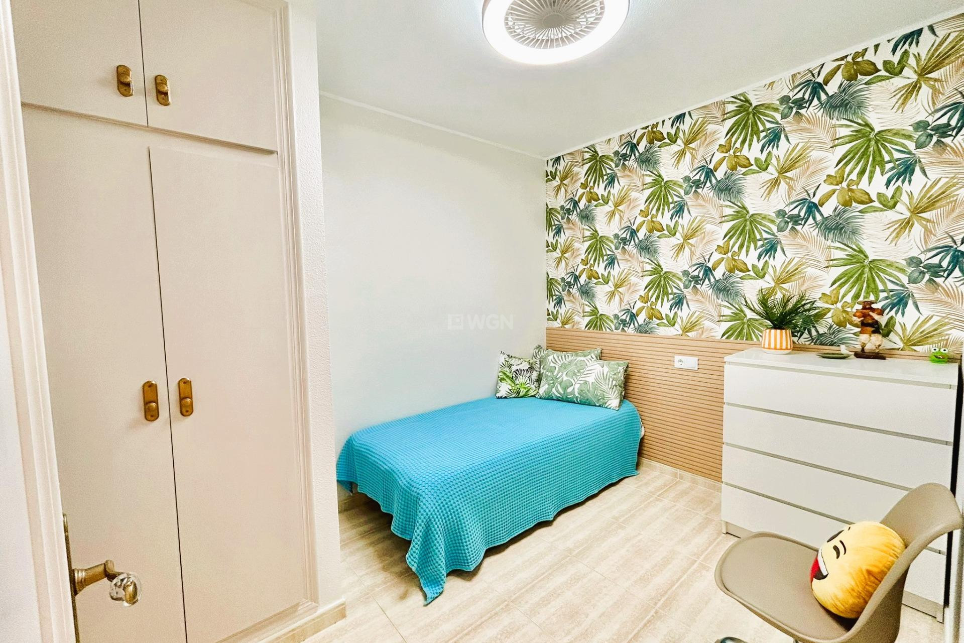 Odsprzedaż - Mieszkanie w bloku - Torrevieja - Playa del Cura