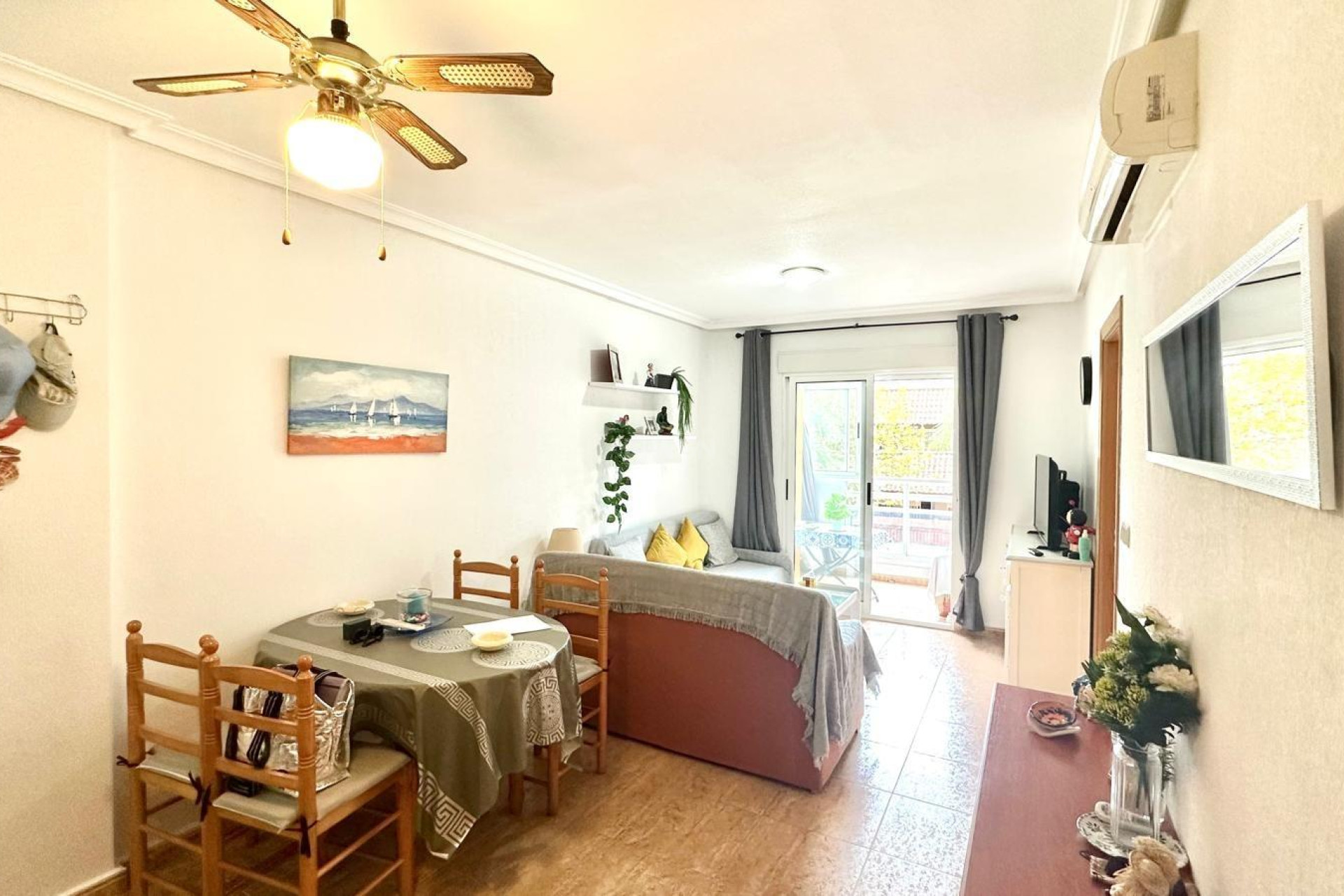 Odsprzedaż - Mieszkanie w bloku - Torrevieja - Playa del Cura