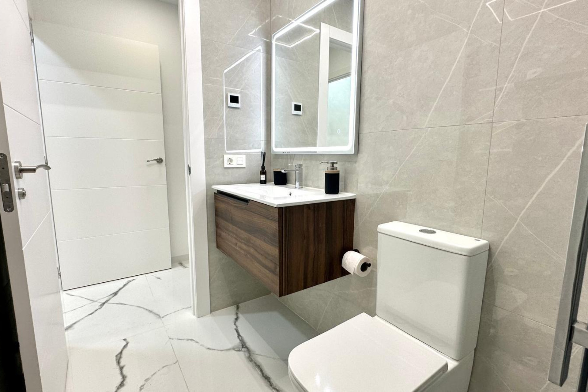 Odsprzedaż - Mieszkanie w bloku - Torrevieja - Playa del Cura