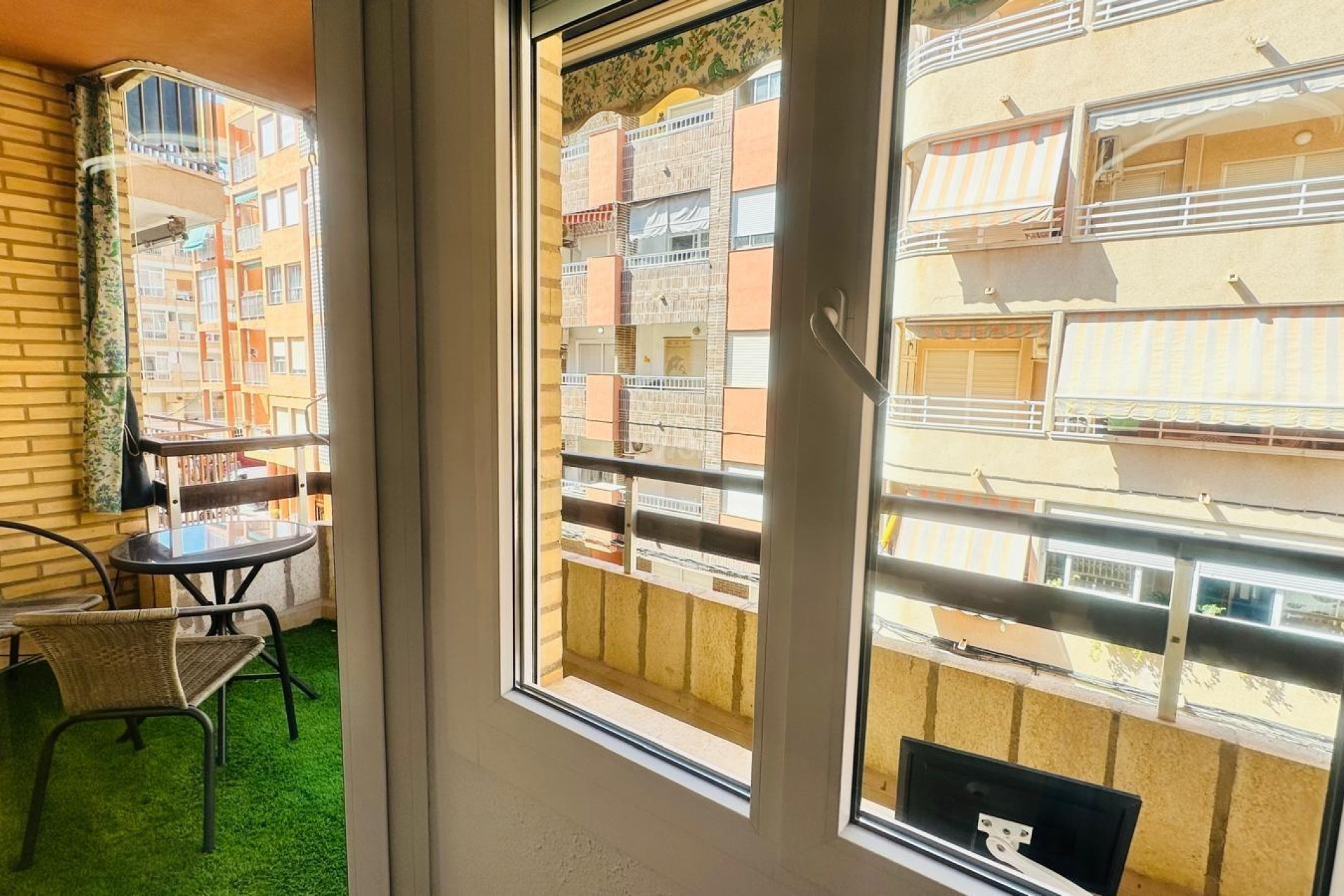 Odsprzedaż - Mieszkanie w bloku - Torrevieja - Playa del Cura