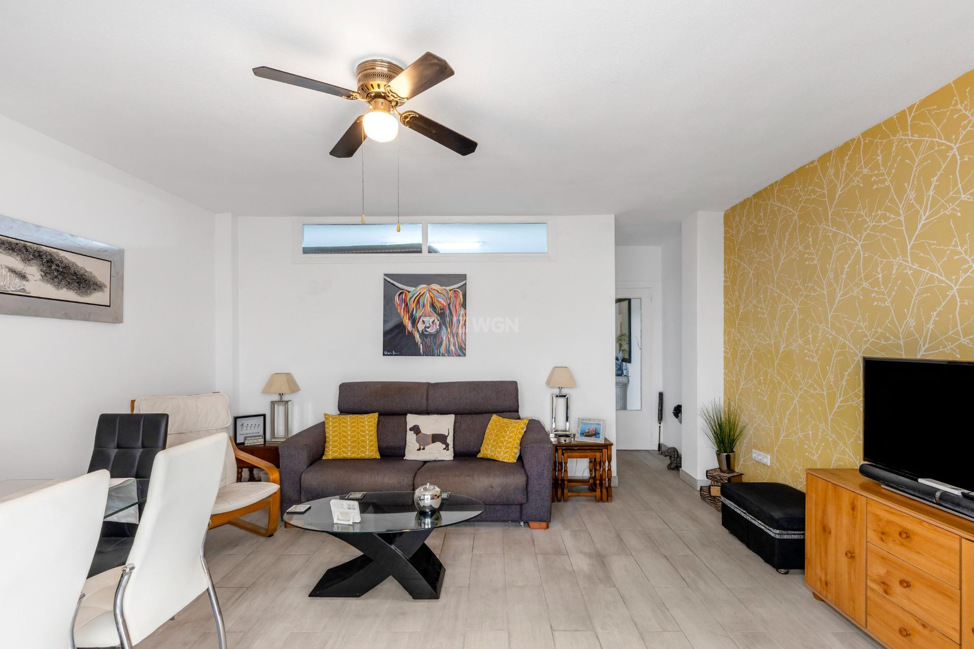 Odsprzedaż - Mieszkanie w bloku - Torrevieja - Playa del Cura