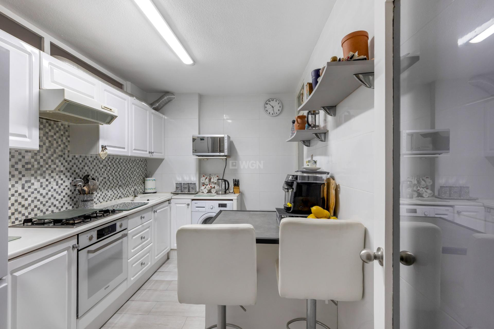 Odsprzedaż - Mieszkanie w bloku - Torrevieja - Playa del Cura