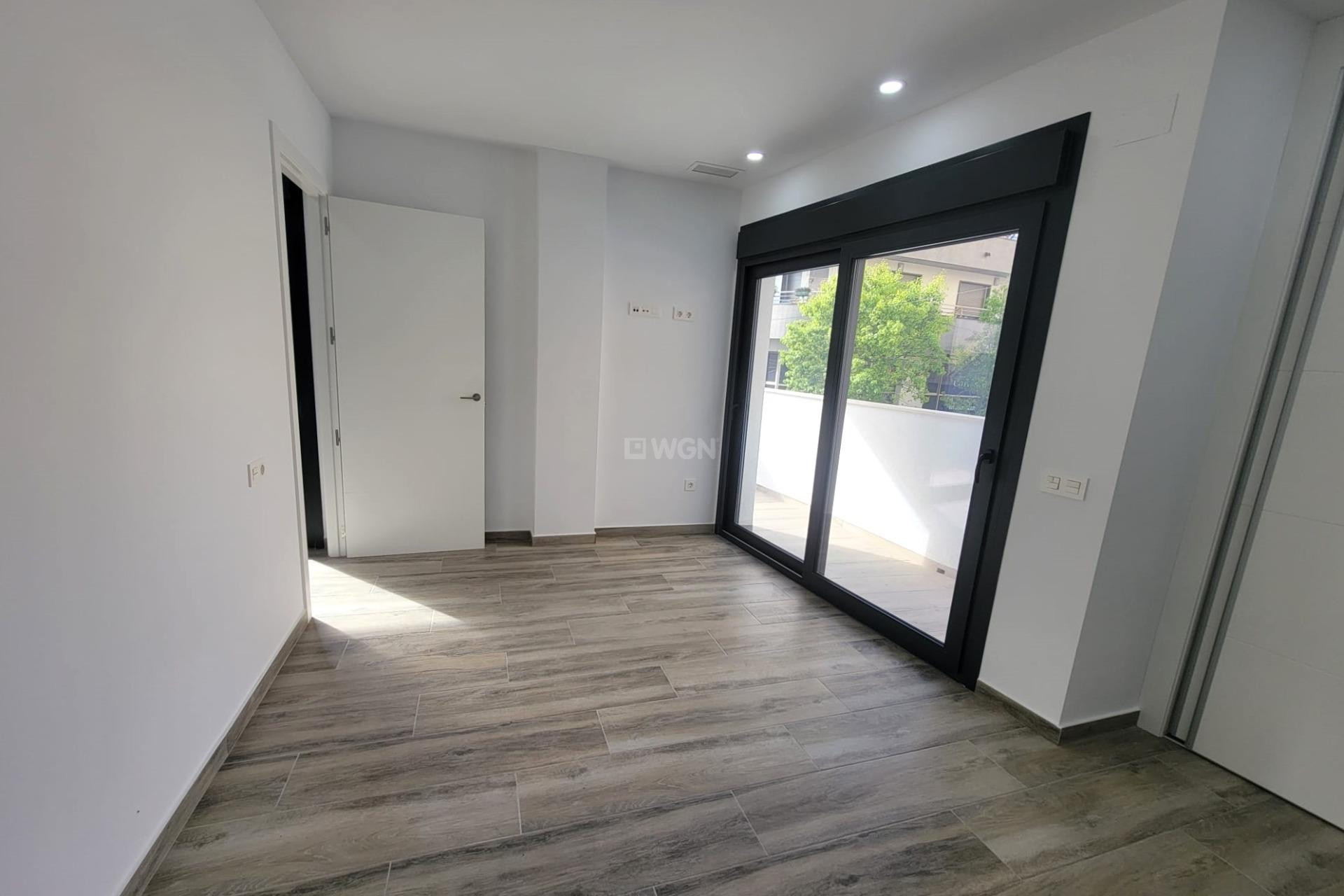 Odsprzedaż - Mieszkanie w bloku - Torrevieja - Playa del Cura