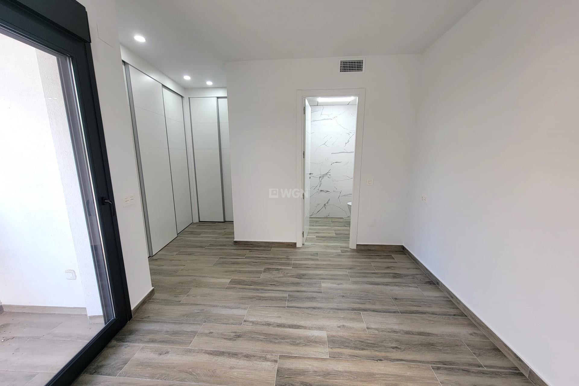 Odsprzedaż - Mieszkanie w bloku - Torrevieja - Playa del Cura