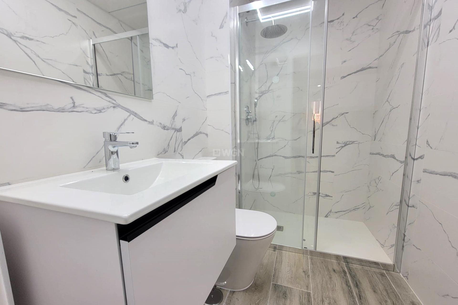 Odsprzedaż - Mieszkanie w bloku - Torrevieja - Playa del Cura