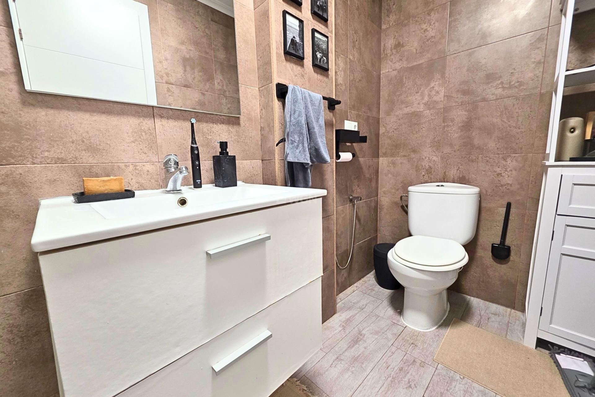 Odsprzedaż - Mieszkanie w bloku - Torrevieja - Playa del Cura