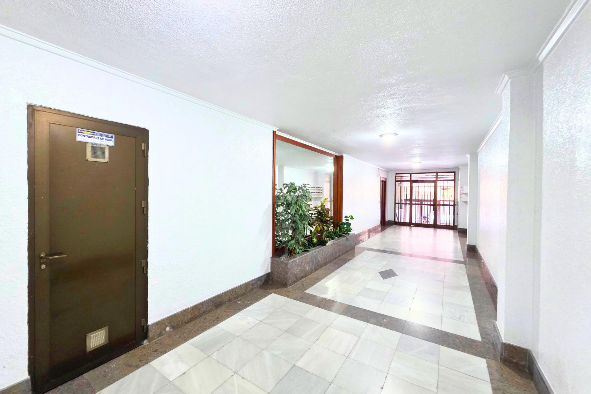 Odsprzedaż - Mieszkanie w bloku - Torrevieja - Playa del Cura