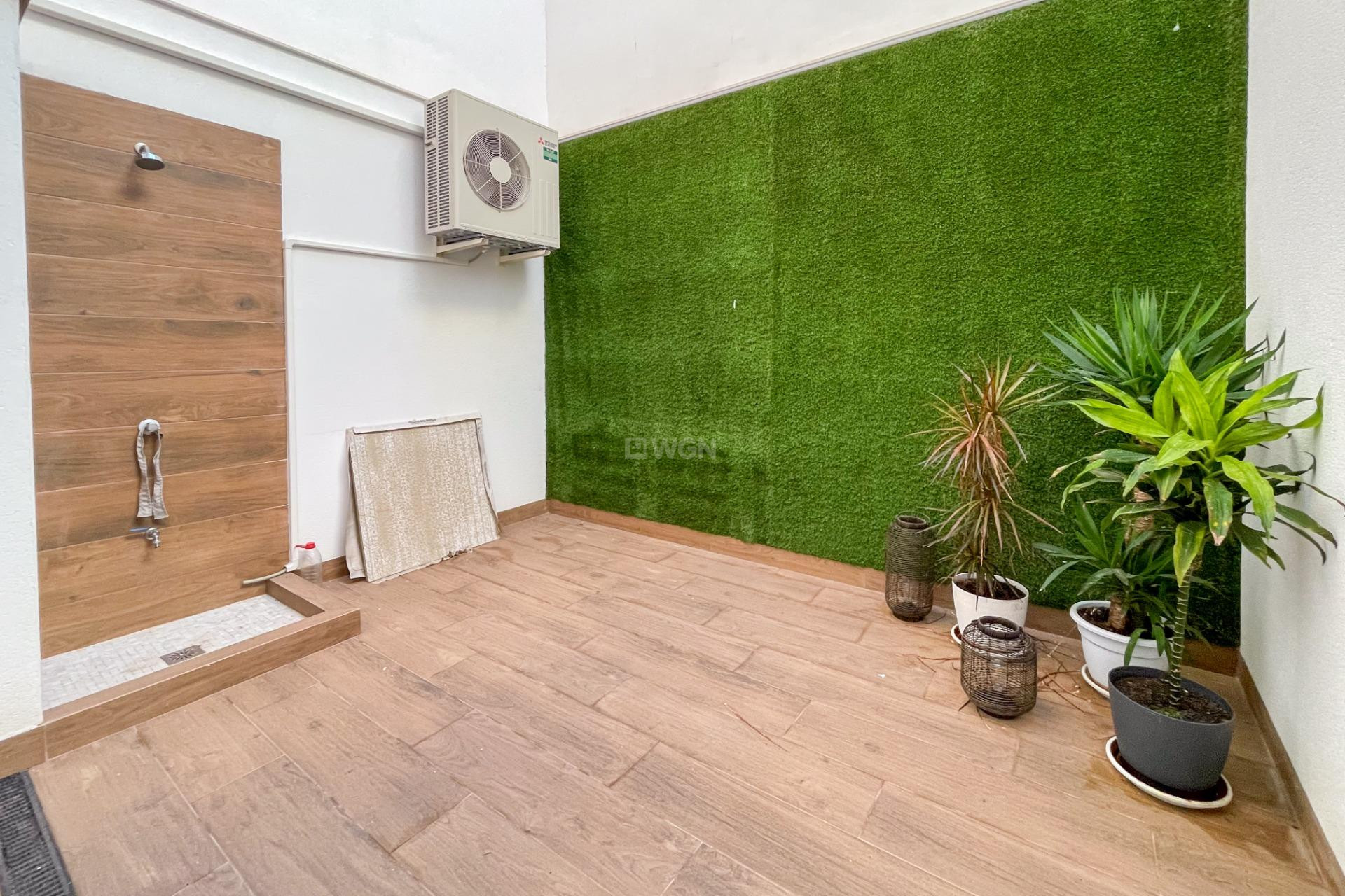 Odsprzedaż - Mieszkanie w bloku - Torrevieja - Playa del Cura