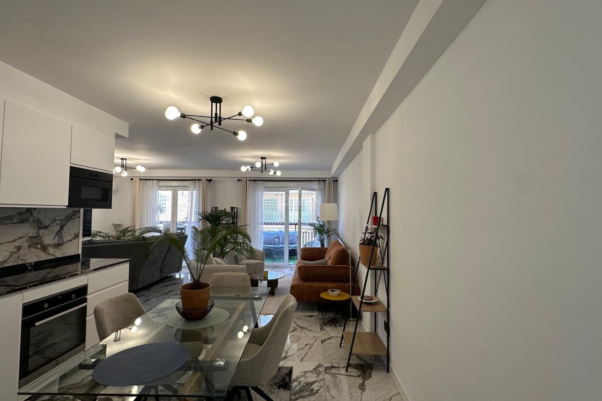 Odsprzedaż - Mieszkanie w bloku - Torrevieja - Playa del Cura