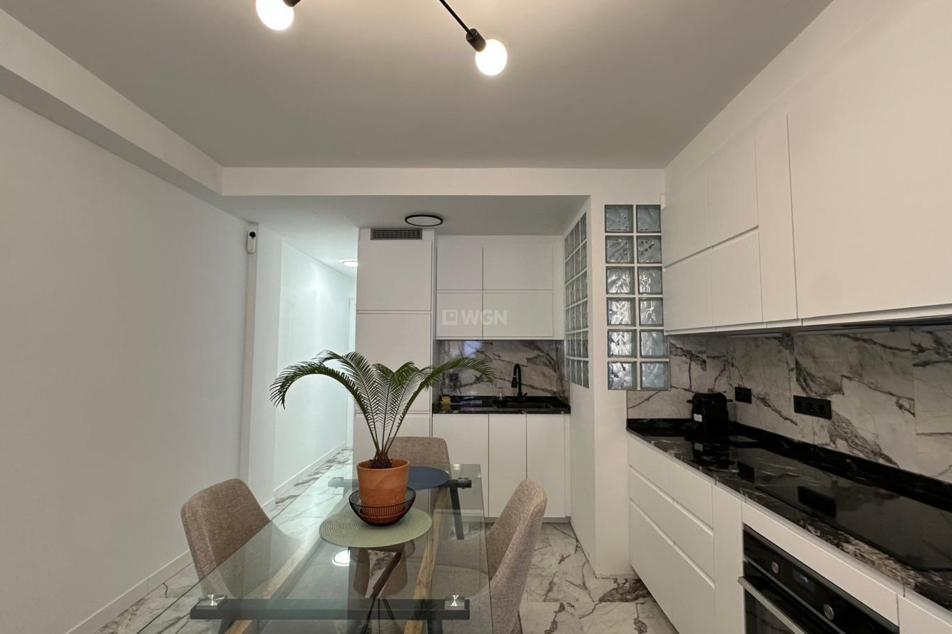 Odsprzedaż - Mieszkanie w bloku - Torrevieja - Playa del Cura