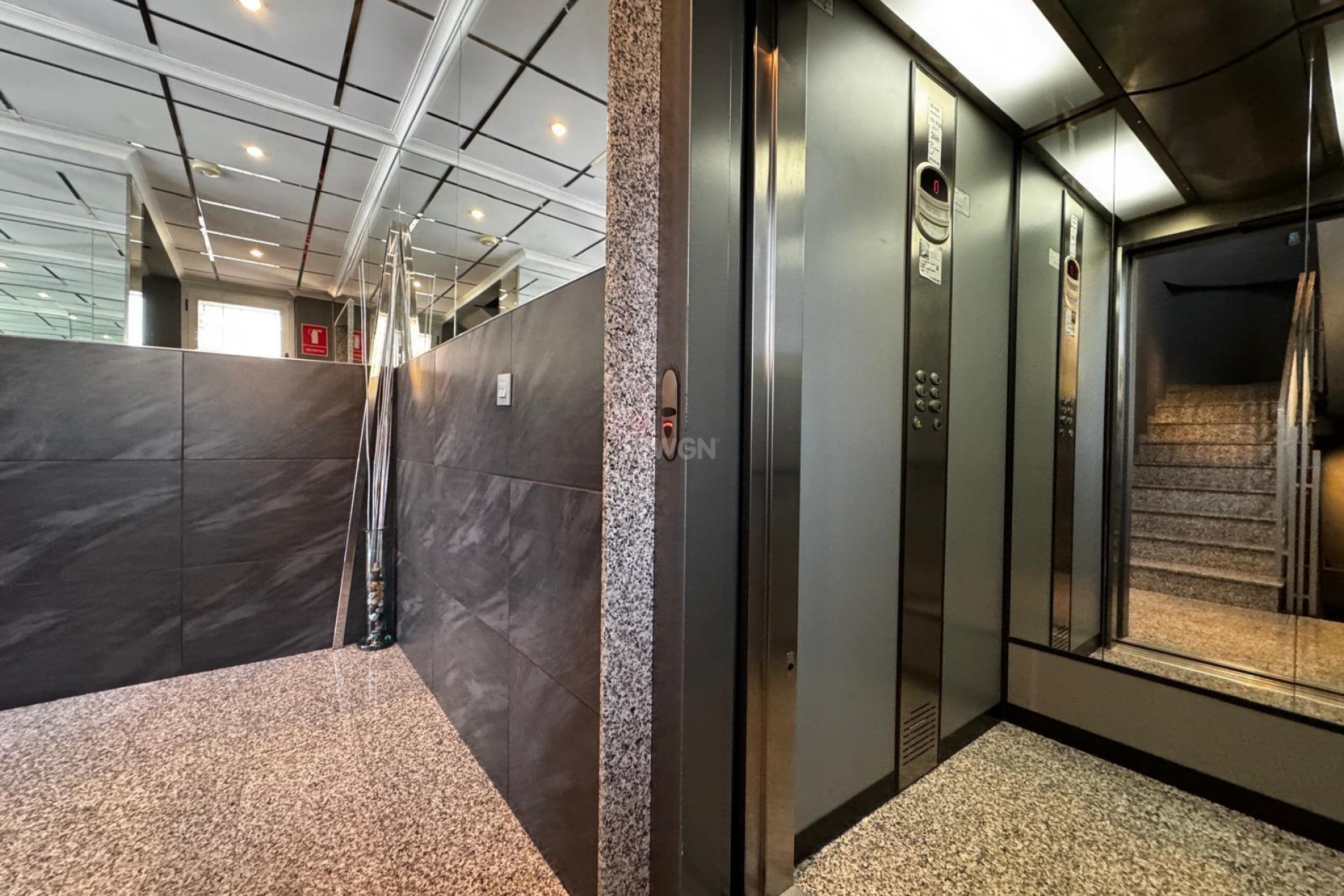 Odsprzedaż - Mieszkanie w bloku - Torrevieja - Playa del Cura